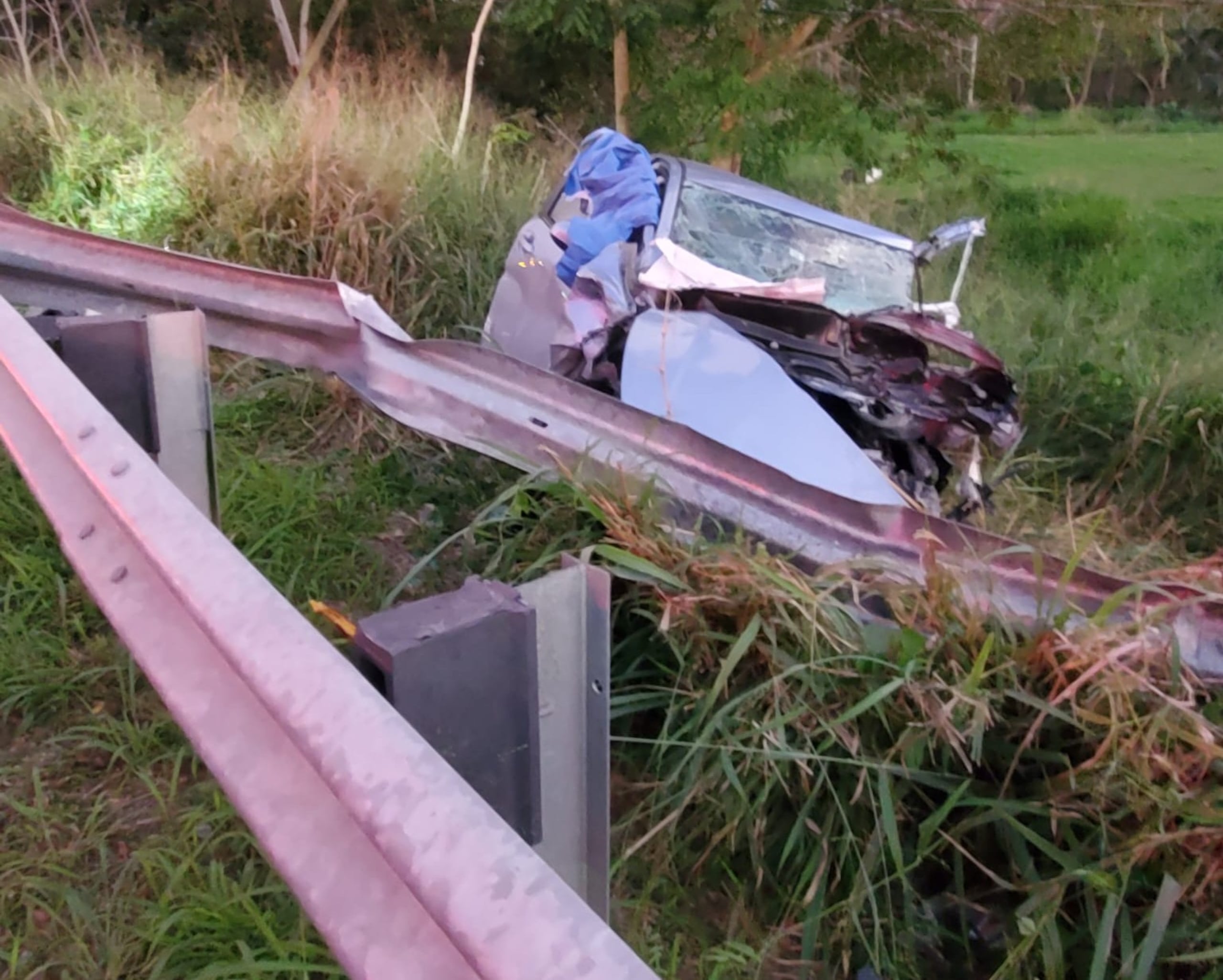 Así quedó el vehículo conducido por José Carmona Vélez, según la foto suministrada por la Policía.