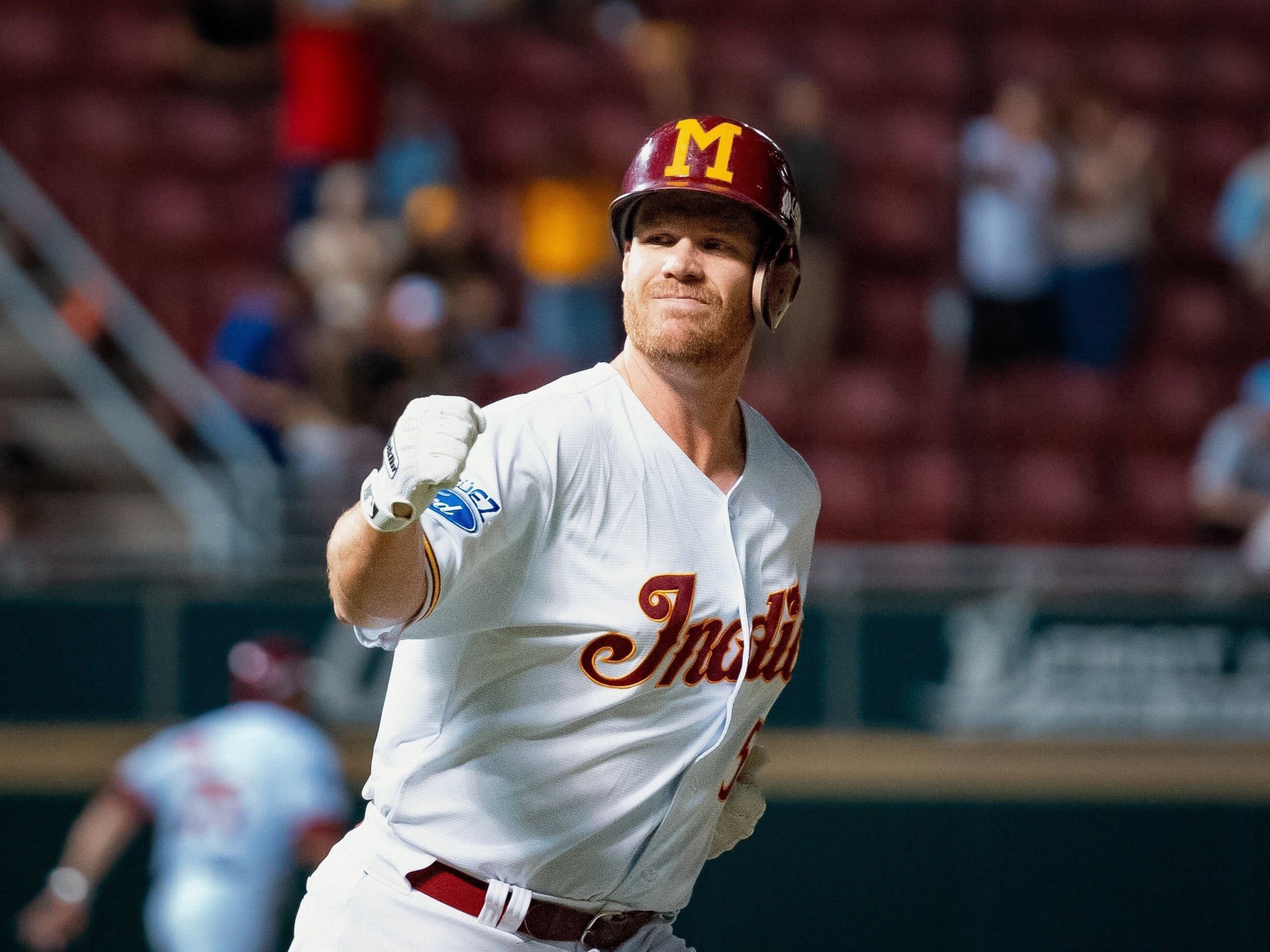 David MacKinnon después de pegar el sencillo que le dio la victoria a los Indios de Mayagüez en el segundo juego de la final de la LBPRC.
