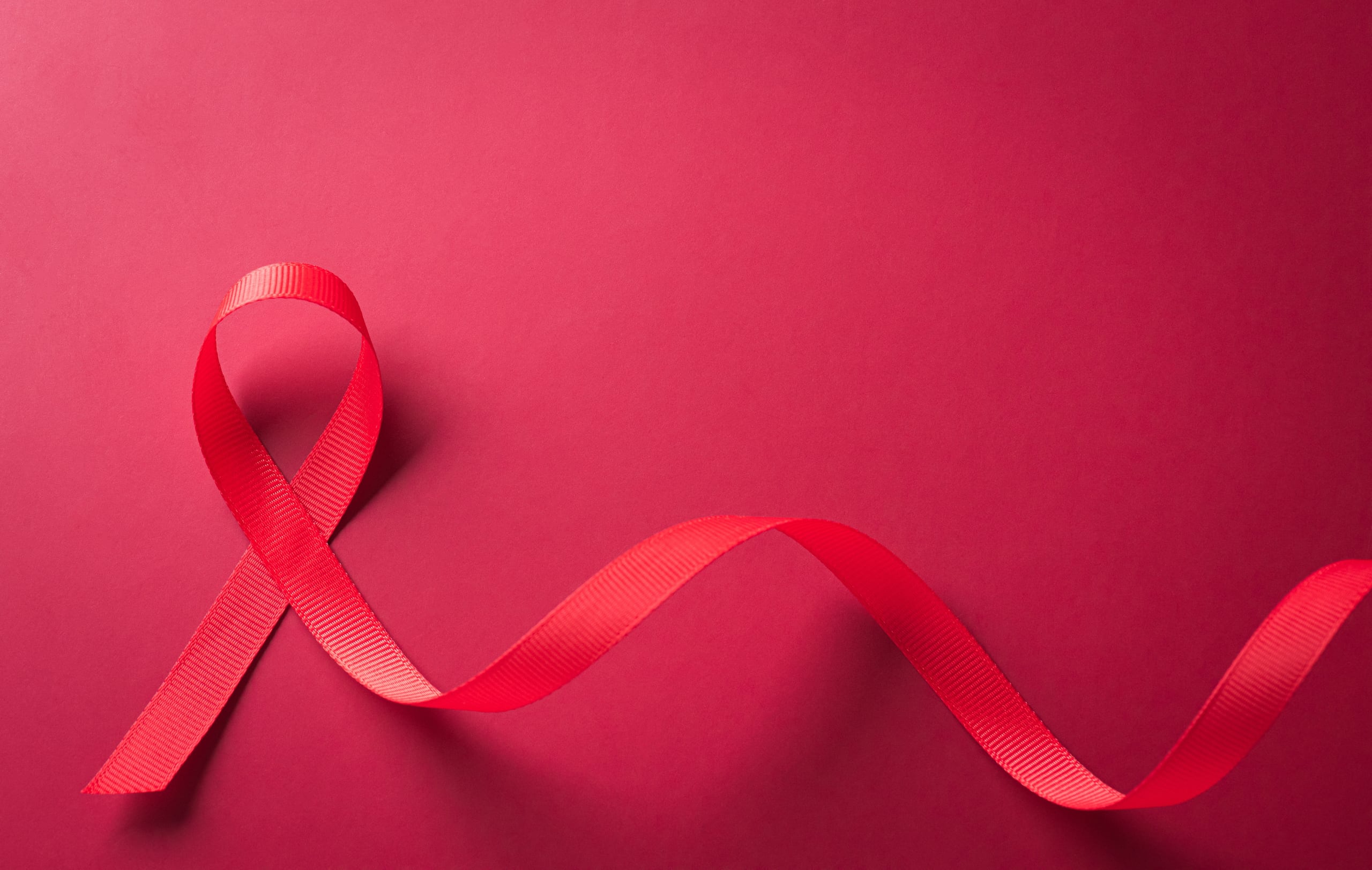 Existe una realidad innegable: el aumento en los casos concurre con la reducción de esfuerzos educativos sobre salud sexual en el currículo de educación del país.