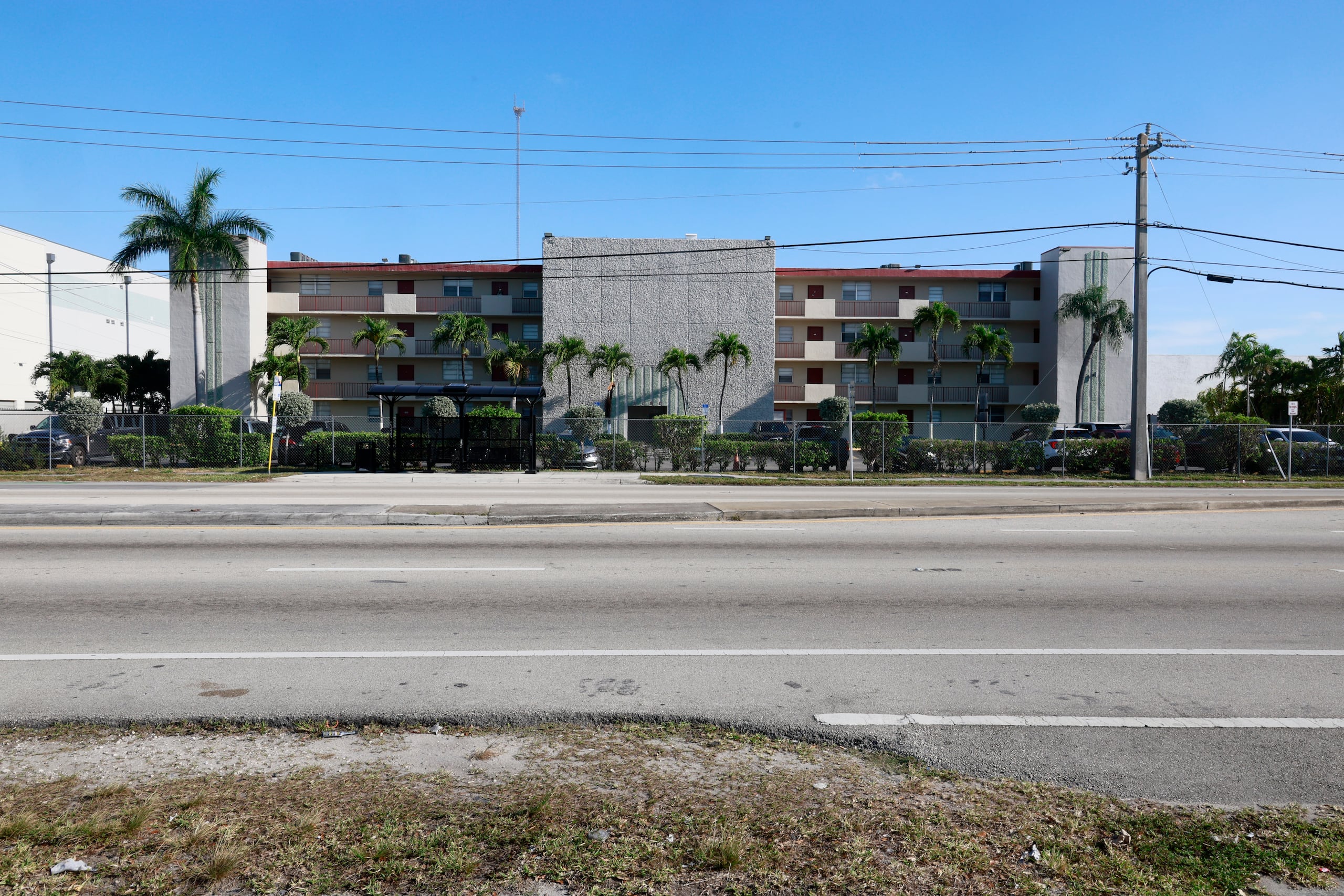 El padre de los niños fue puesto bajo custodia.