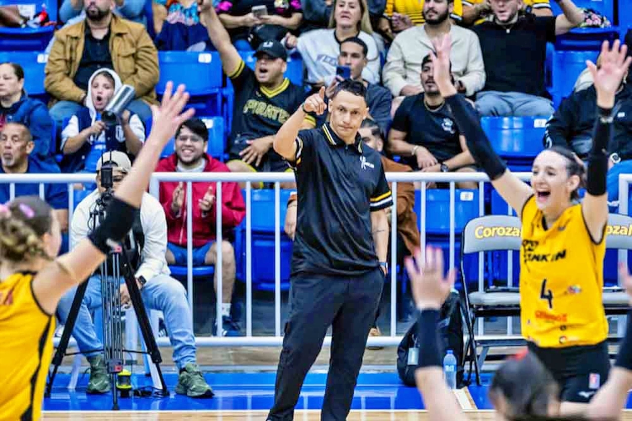 Jamille Torres, dirigente de las Pinkin de Corozal en la LVSF.