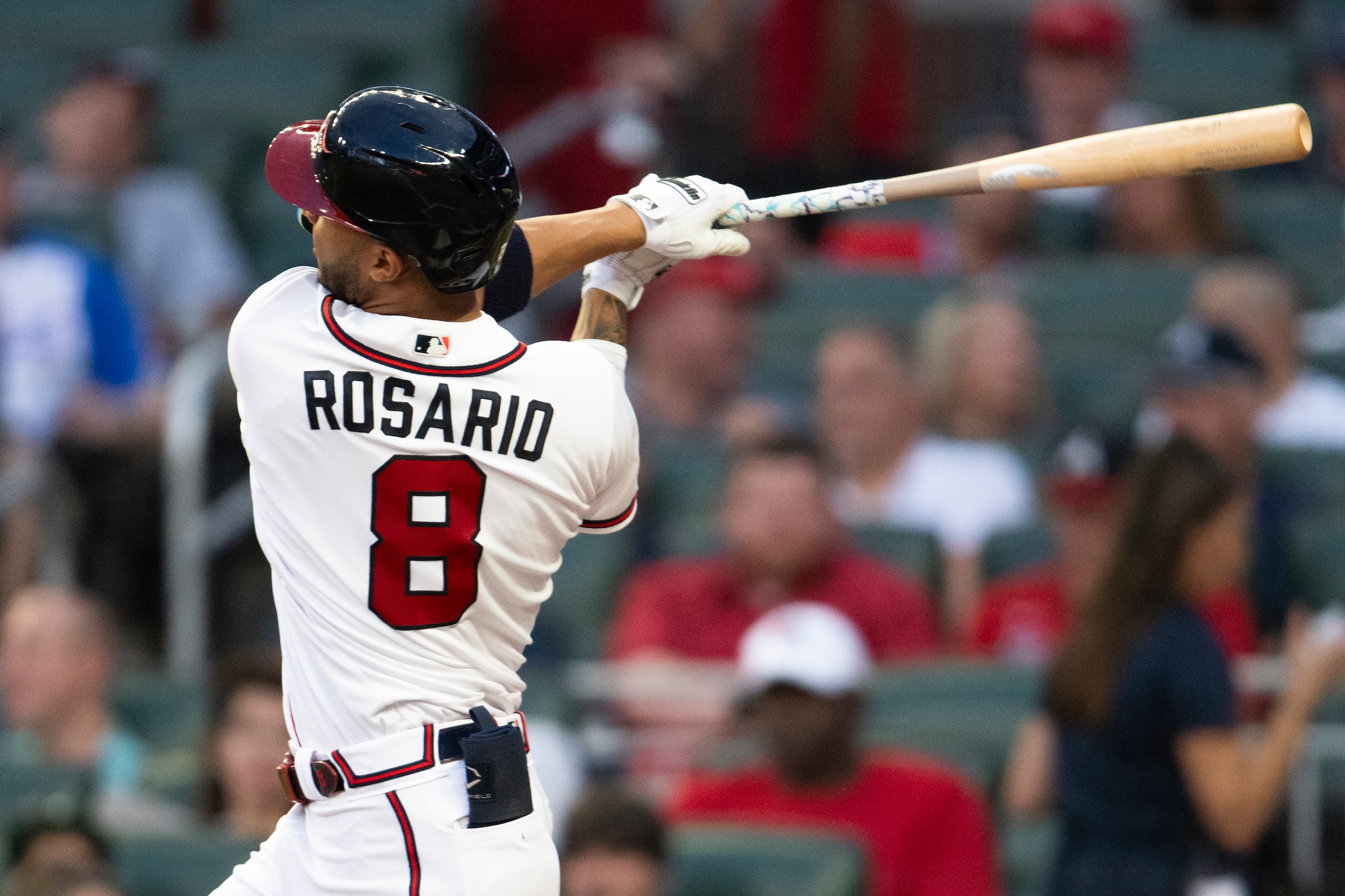 Eddie Rosario bateó el lunes de 5-3 con jonrón y doble, cuatro remolcadas y tres anotadas en la victoria de los Braves sobre los Yankees.