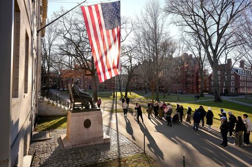 Imagen de la cobertura de: Juez desestima demanda de Donald Trump contra Harvard por antisemitismo