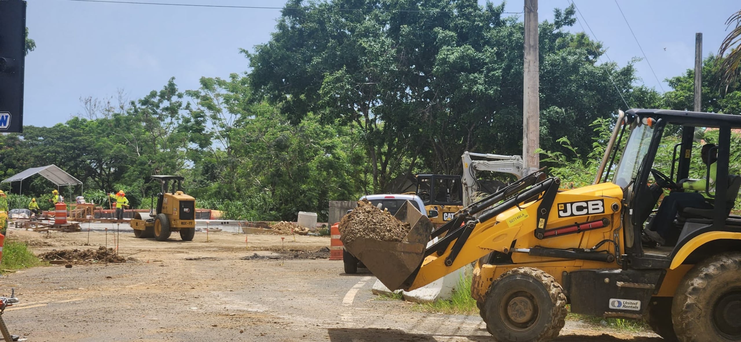 Los establecimientos cercanos a la construcción del puente que pasa sobre la Quebrada Ceiba en la PR-3 han confrontado una baja de clientes, debido al acceso.