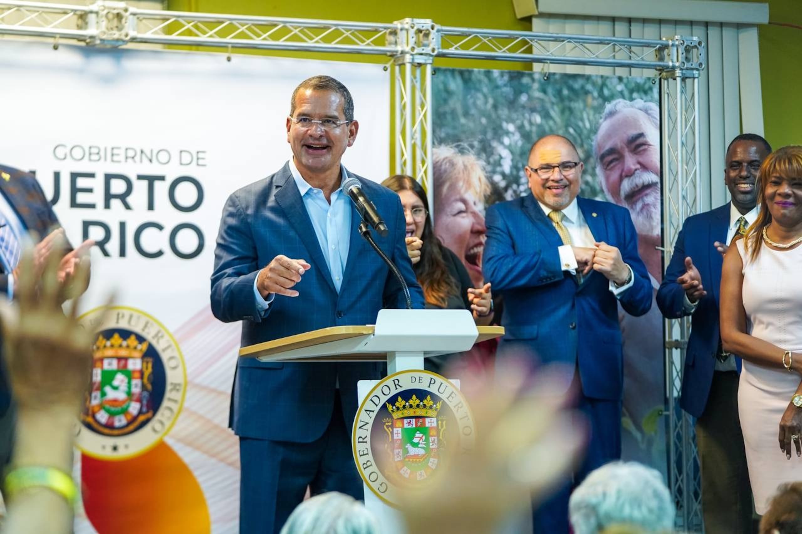 El gobernador Pedro R. Pierluisi, junto al secretario del Departamento de Salud (DS), Carlos Mellado; la secretaria del Departamento de la Familia (DF), Ciení Rodríguez y la secretaria auxiliar de servicios para la salud integral de Salud, Marilú Cintrón, presentaron el Plan Decenal de Envejecimiento Saludable.