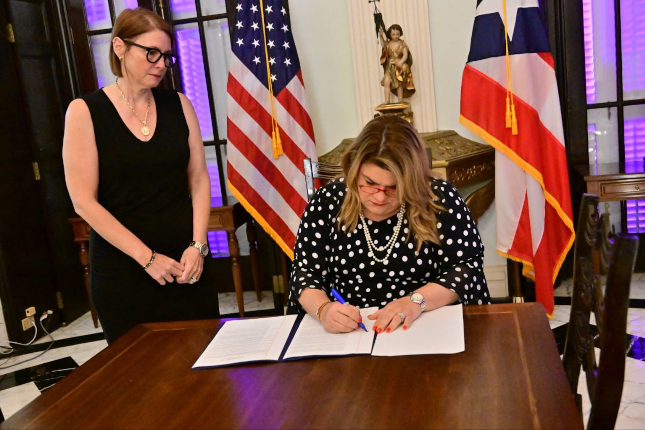 La gobernadora Jenniffer González