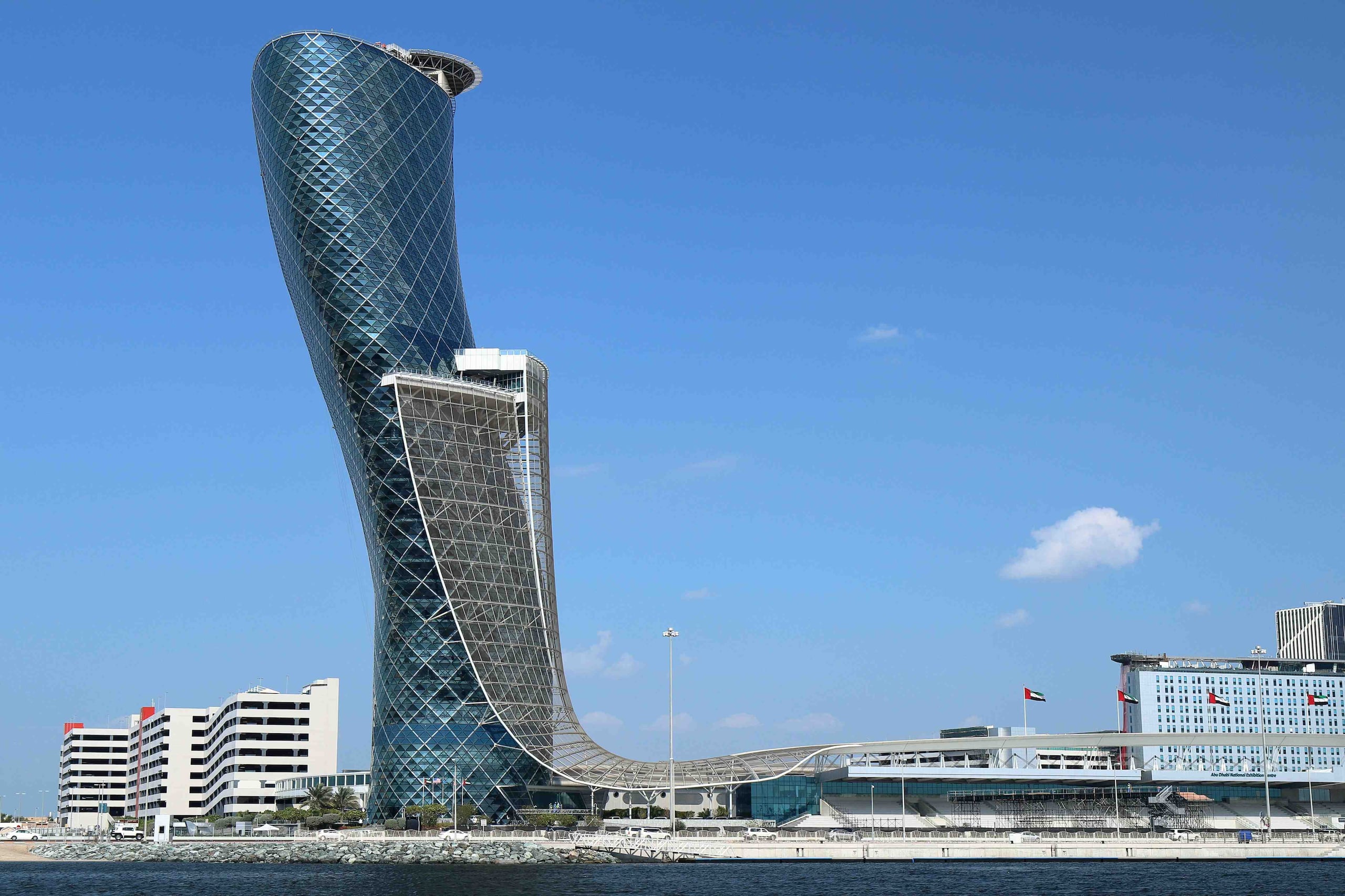 Capital Gate, Abu Dhabi (Foto: Konstantin Tcelikhin / Shutterstock.com)