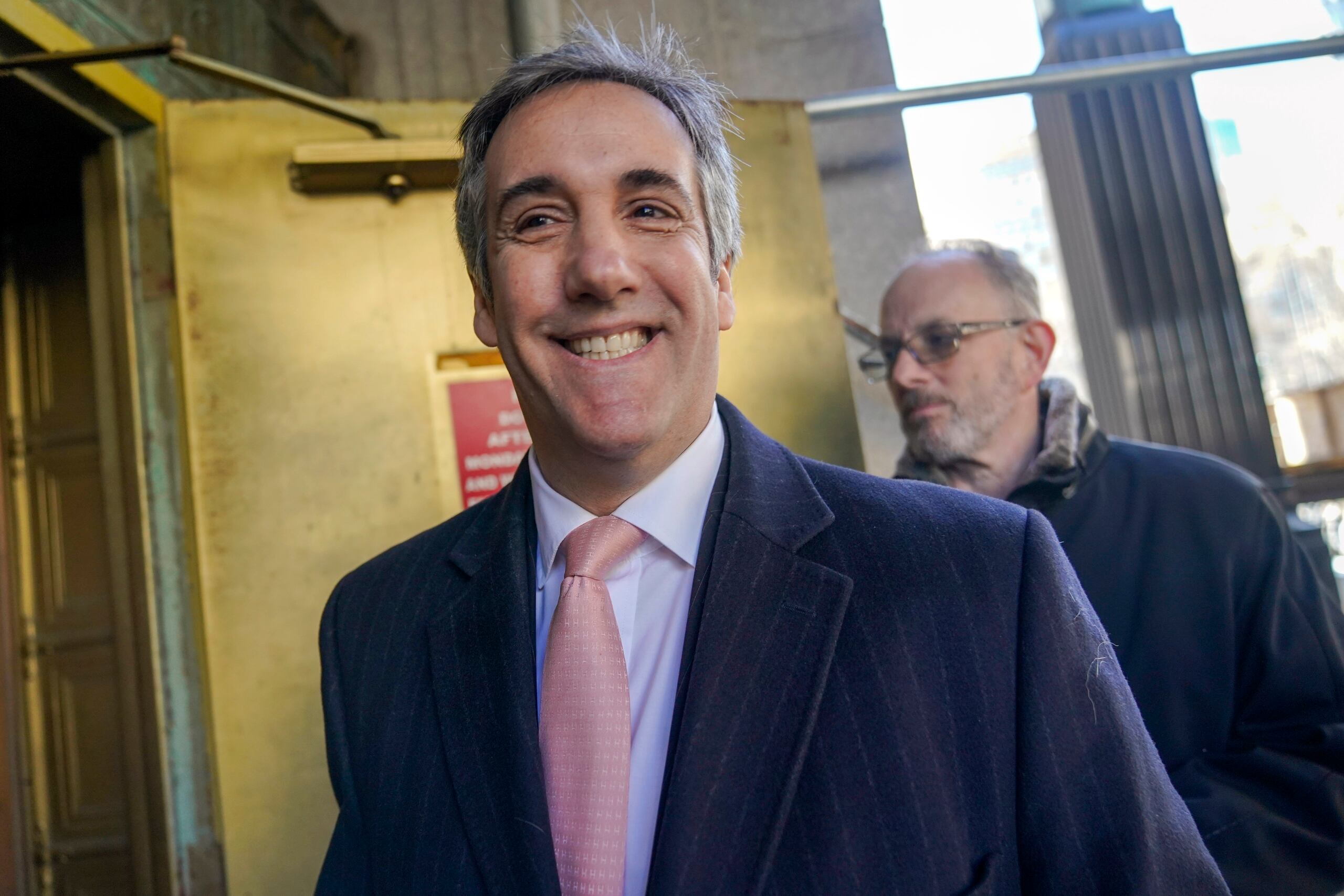 El que fuera leal a Trump se ha convertido en uno de sus críticos más feroces desde que se declaró culpable de los cargos federales, atacando y burlándose habitualmente del expresidente en las redes sociales.