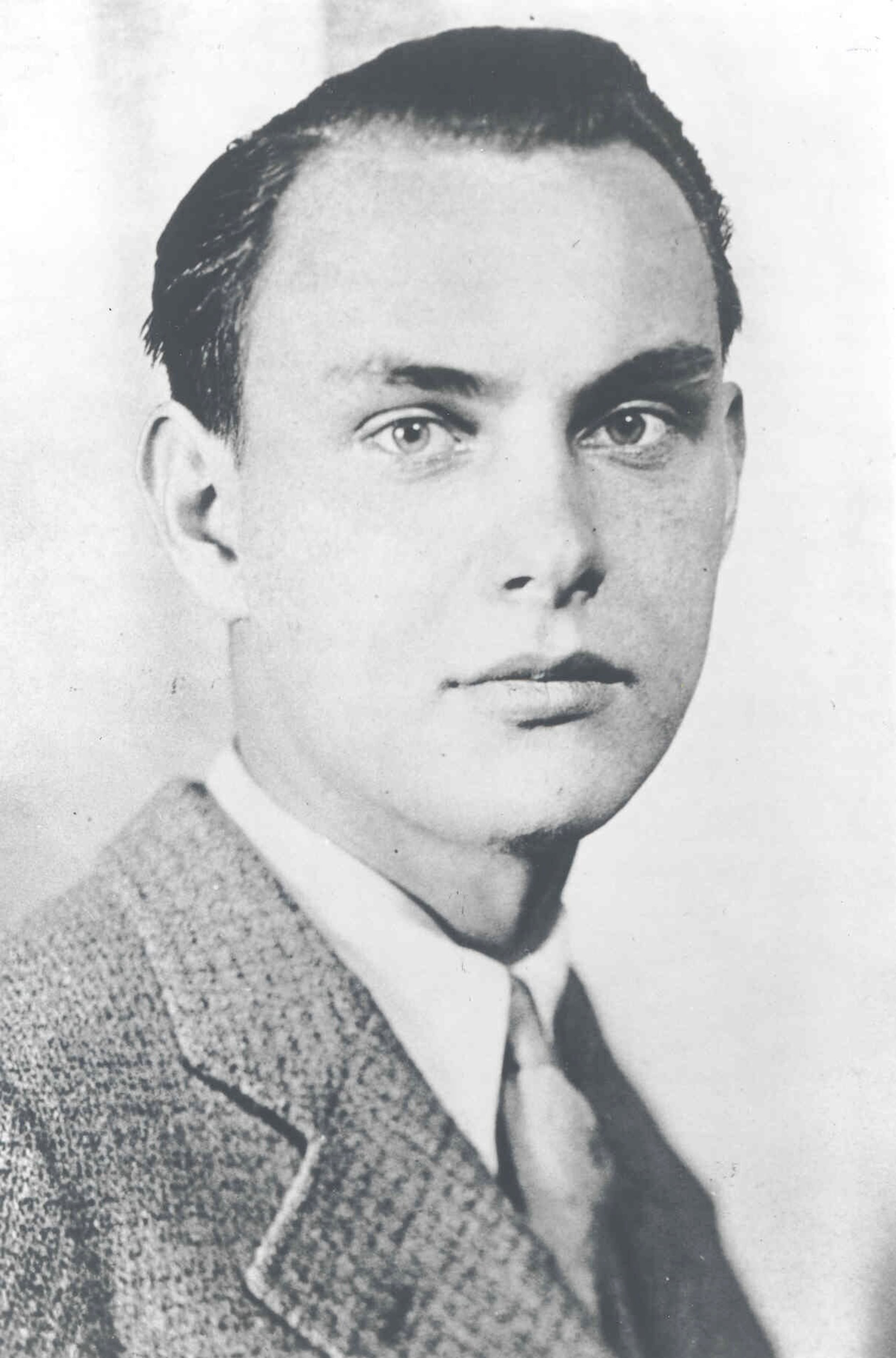 El diplomático estadounidense Henry W. Antheil Jr., quien viajaba en la nave al momento de ser derribada en 1940, es considerado como una de las primeras víctimas estadounidenses de la Segunda Guerra Mundial.