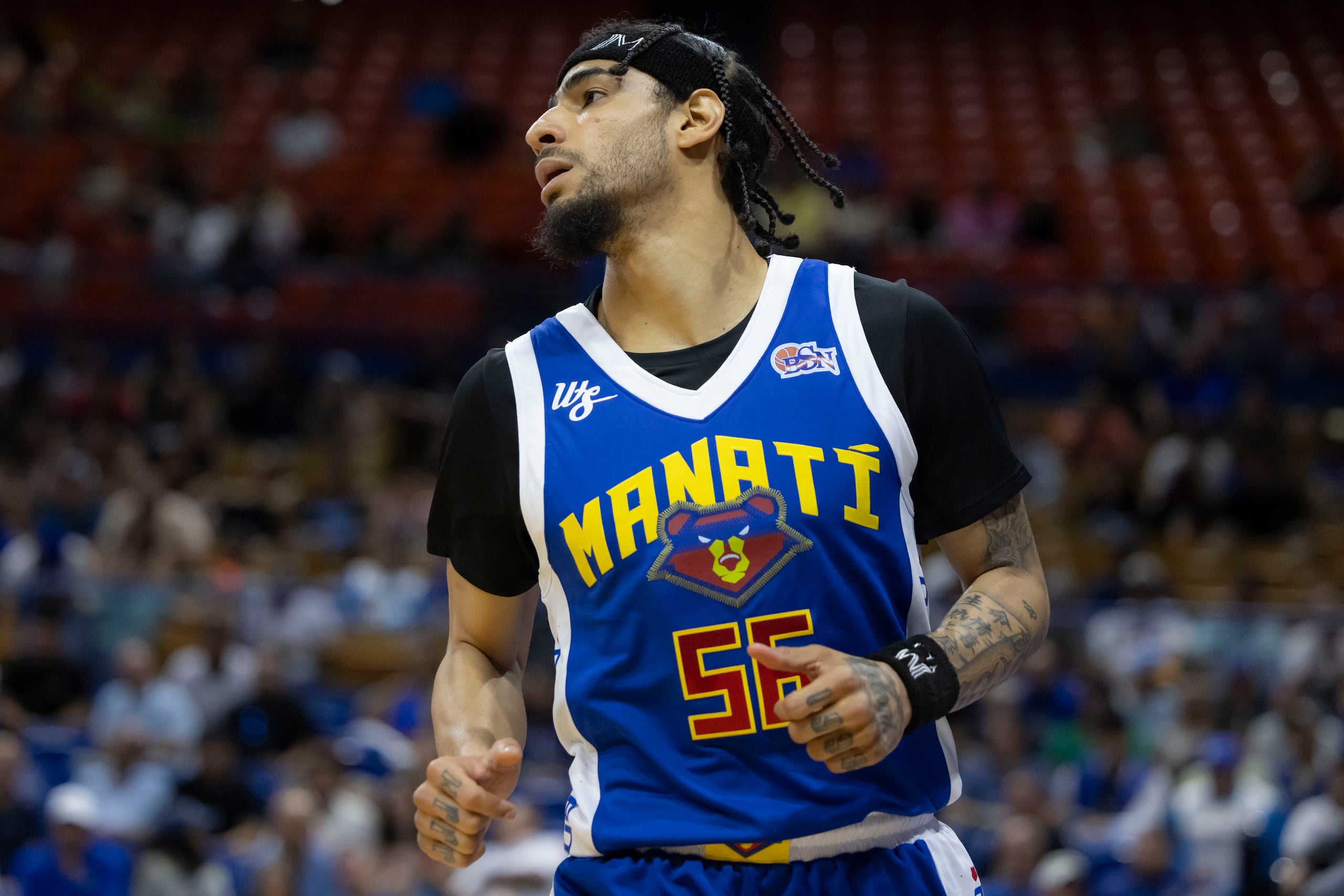 Jhivvan Jackson, novato de los Osos de Manatí, durante el juego del miércoles contra los Vaqueros de Bayamón.