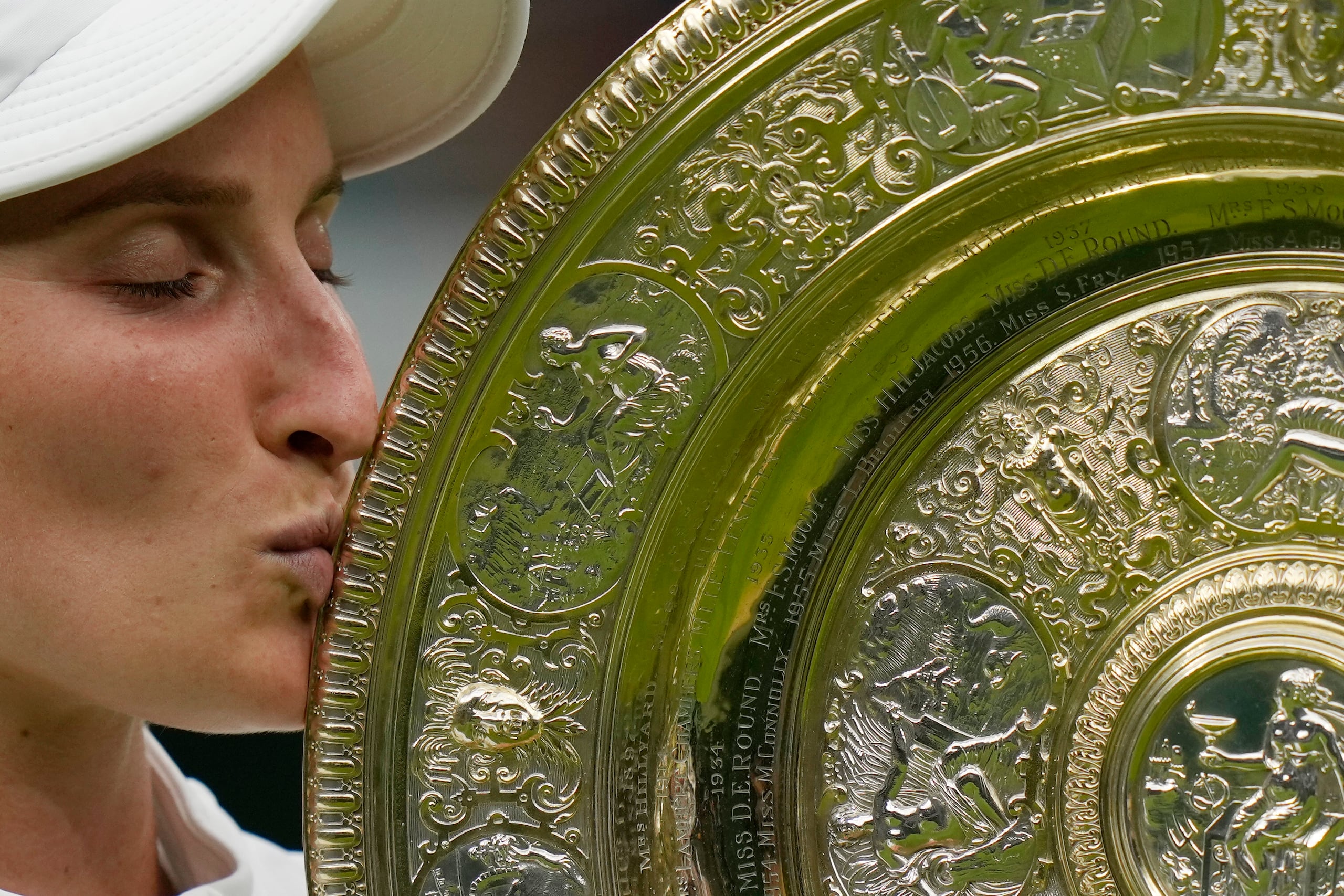 Markéta Vondroušová llegó a Wimbledon como la número 42 y fue la primera mujer fuera de la siembra en disputar una final aquí en 60 años.