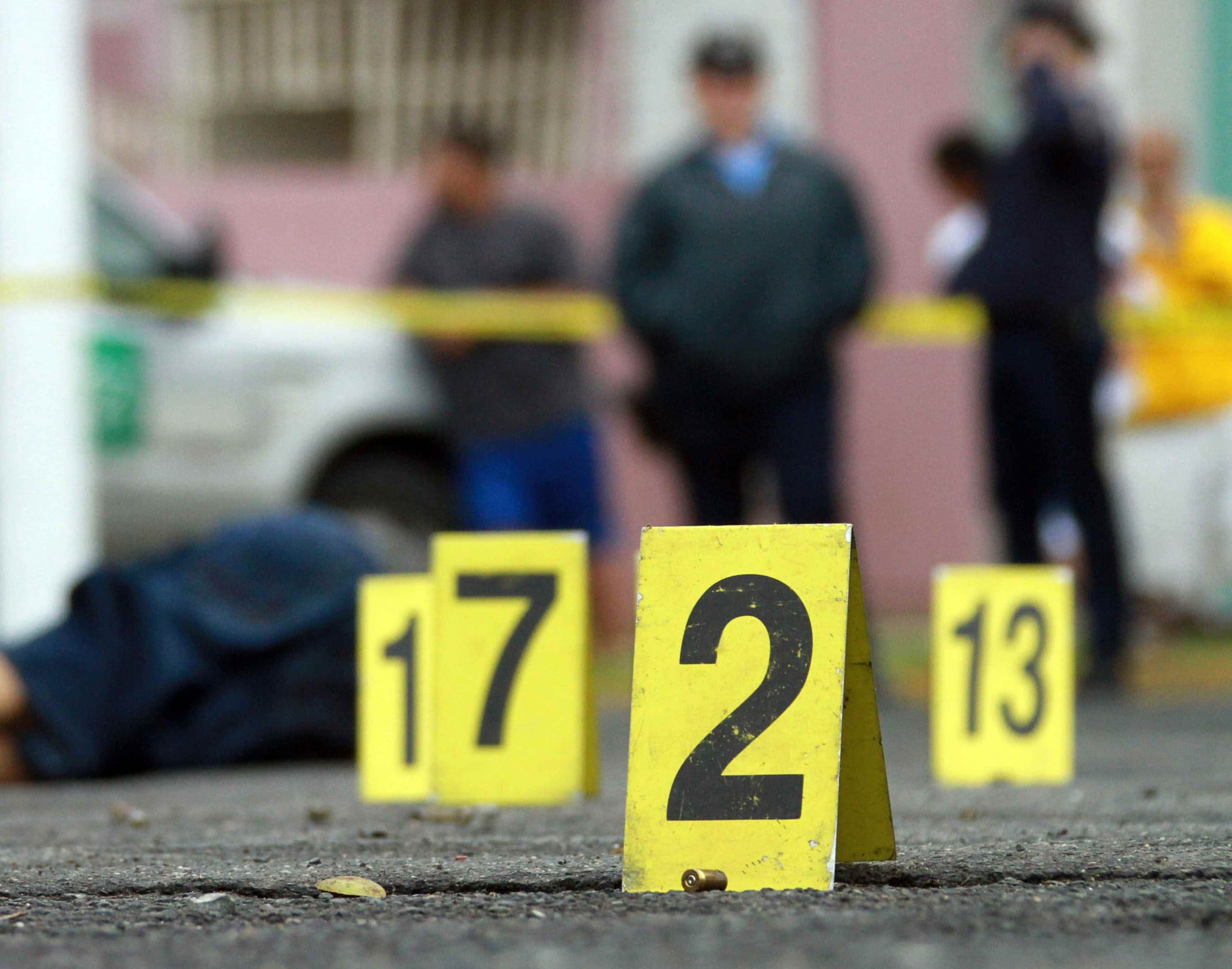 Agentes adscritos a la División de Homicidios del Cuerpo de Investigaciones Criminales (CIC) de Guayama se encuentran investigando ambos casos. (GFR Media)