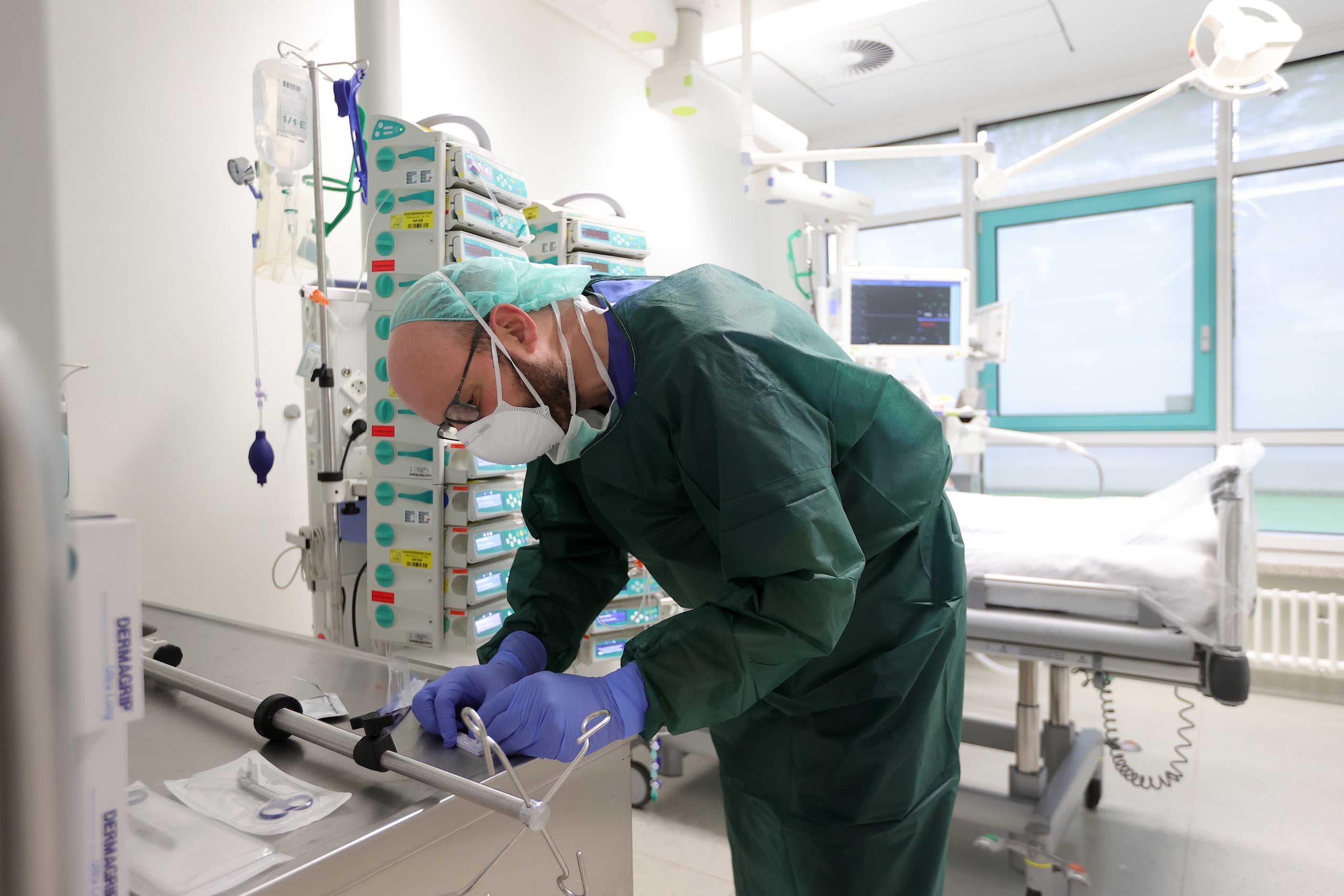 En concreto, según los CDC, en la semana del 9 de diciembre de 2023, la última con datos completos, se registraron 1,614 muertes por covid-19 en Estados Unidos.