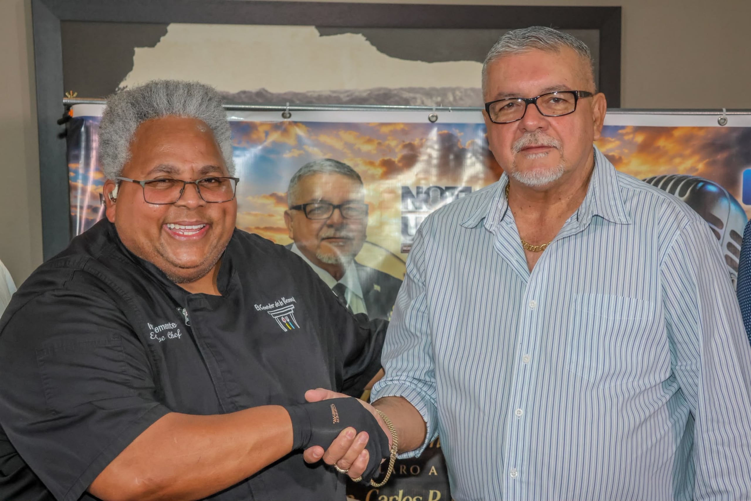 El alcalde de Arecibo, Carlos R. Ramírez Irizarry y chef Iván Clemente, fundador de El Comedor de la Kennedy, anunciaron la apertura de un centro para servir a más necesitados.