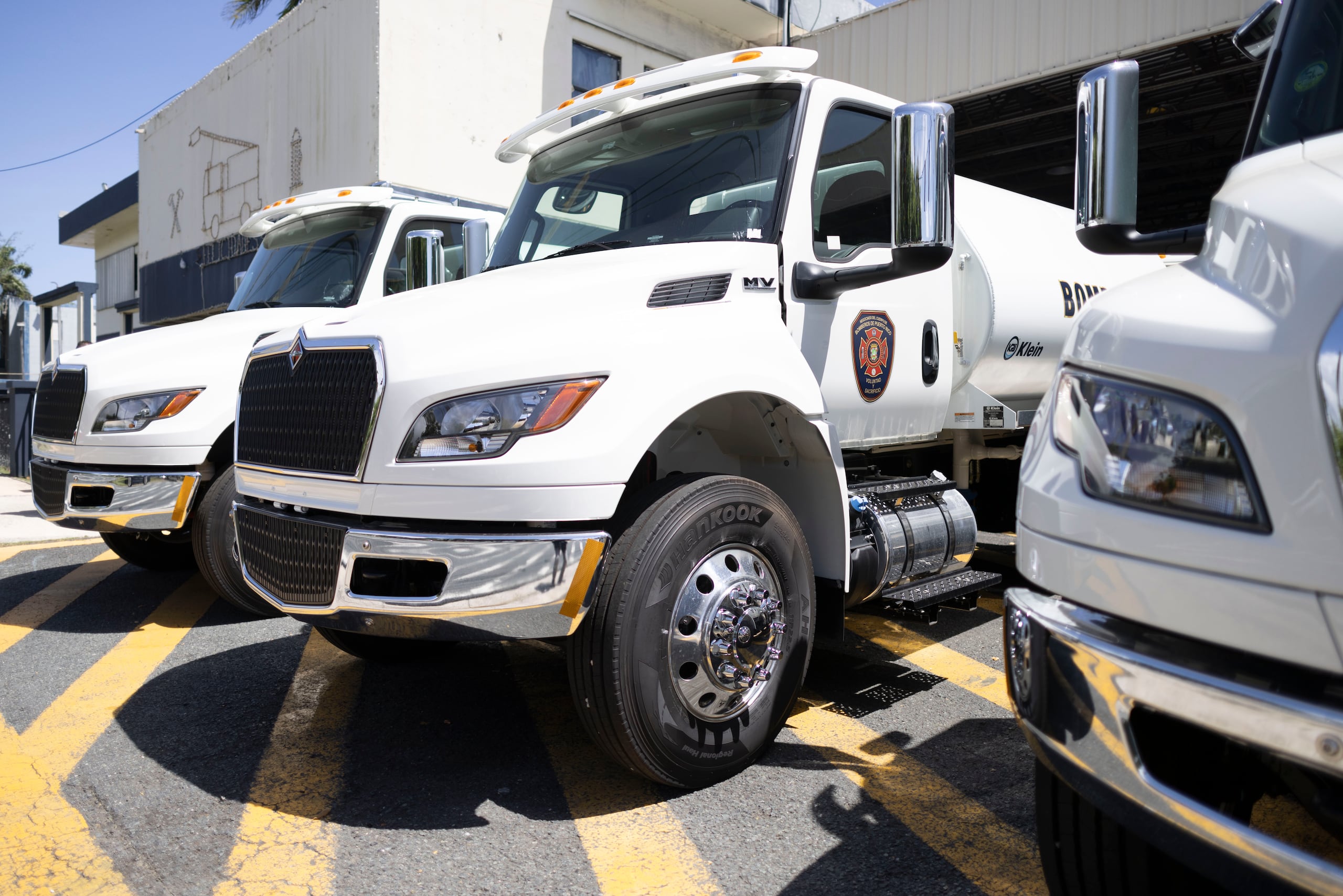 Según indicó el gobernador Pierluisi, cada camión tendrá la capacidad de 2,200 galones y se logró con una inversión de $2.2 millones.