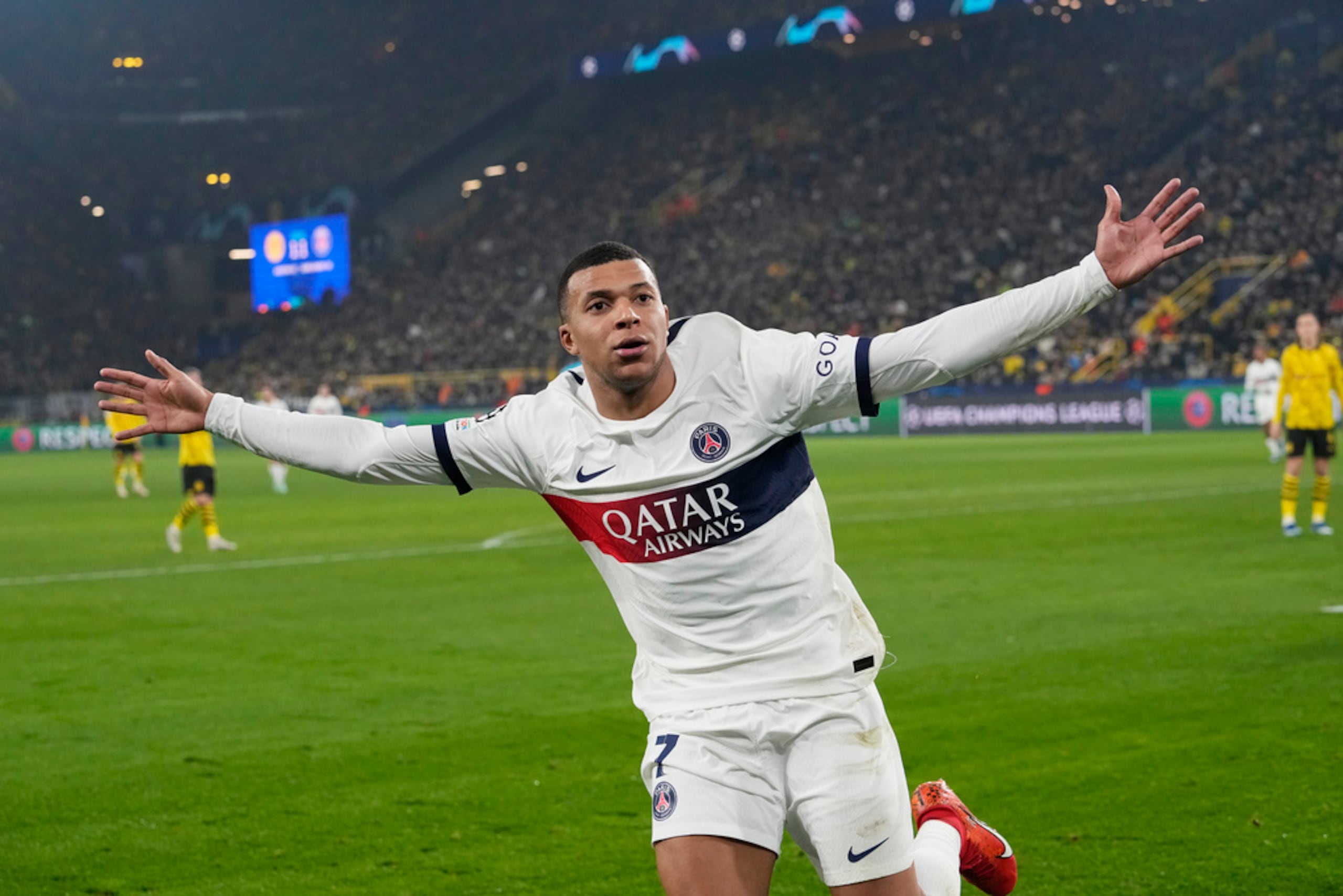 Kylian Mbappe estudiará las opciones que le presenten, incluyendo firmar con el Real Madrid.