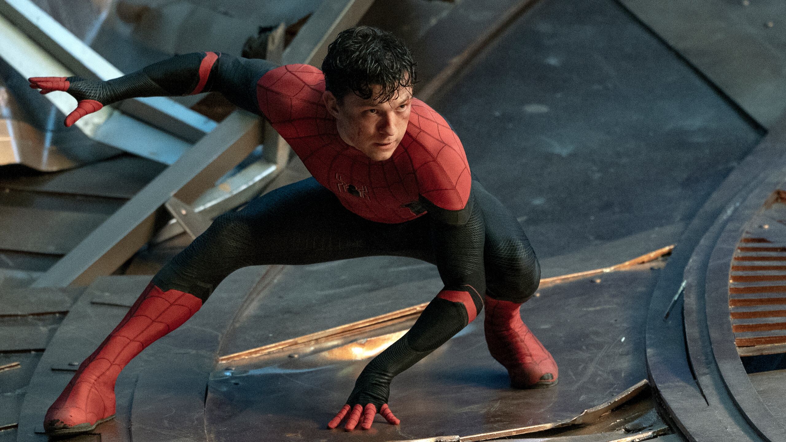 Imagen difundida por Sony Pictures en la que Tom Holland actúa en una escena de "Spider-Man: No Way Home" de Columbia Pictures.