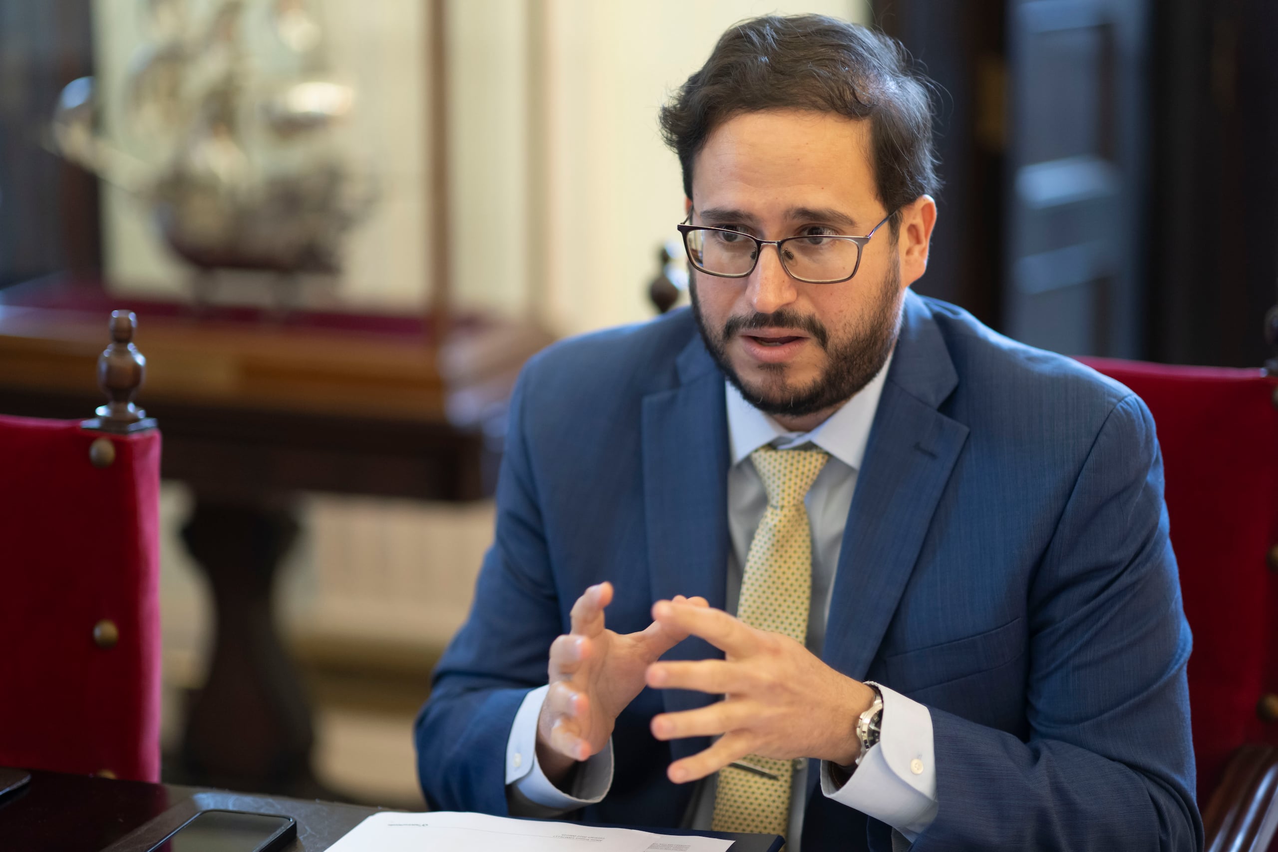 El secretario del Departamento de Transportación y Obras Públicas (DTOP), Edwin González Montalvo, explicó que en el CESCO digital se puede aprender o apagar la funcionalidad que identifica a adultos mayores o personas con diversidad funcional. FOTO POR: Carlos Rivera Giusti/GFR Media