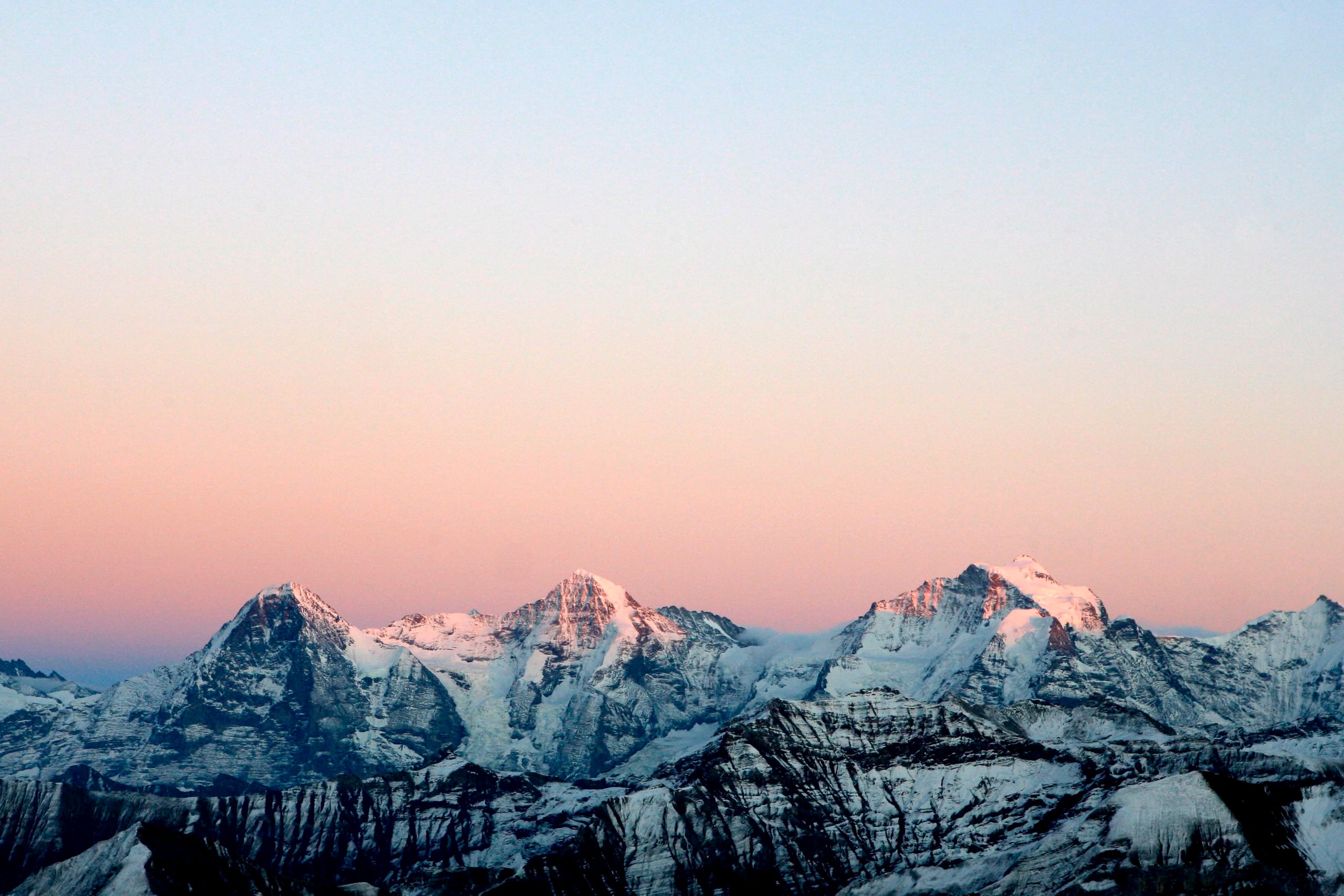El cambio climático también amenaza los Alpes suizos. EFE/Peter Klaunzer