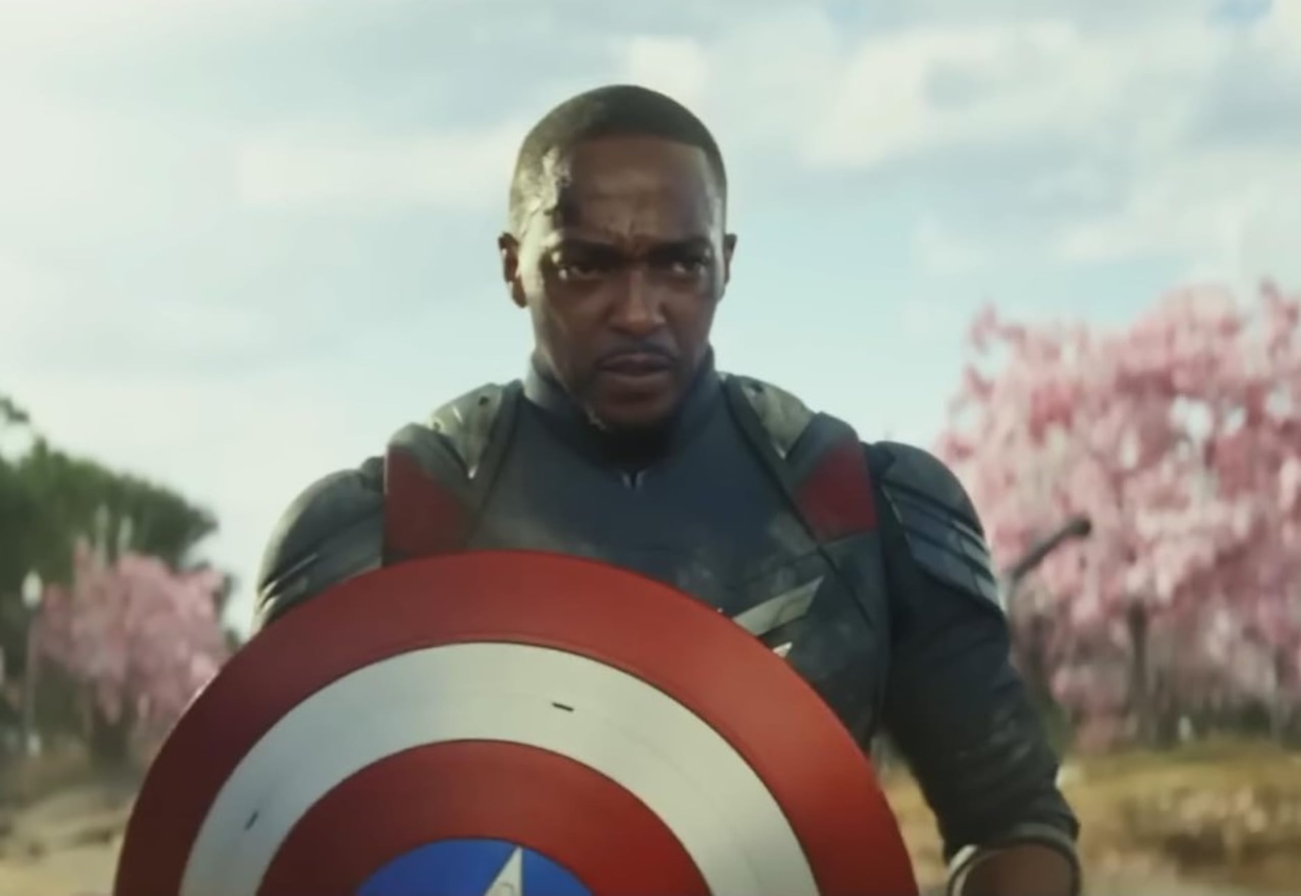 Sam Wilson -quien encarnara a Falcon en las pasadas entregas del Universo de Marvel y que heredó el escudo y uniforme de Capitán América de Steve Rogers- debe poner a prueba su capacidad de liderato ante una amenaza que expande sus tentáculos ocultos a nivel internacional, llegando a las más altas esferas de la política, como el presidente de los Estados Unidos.