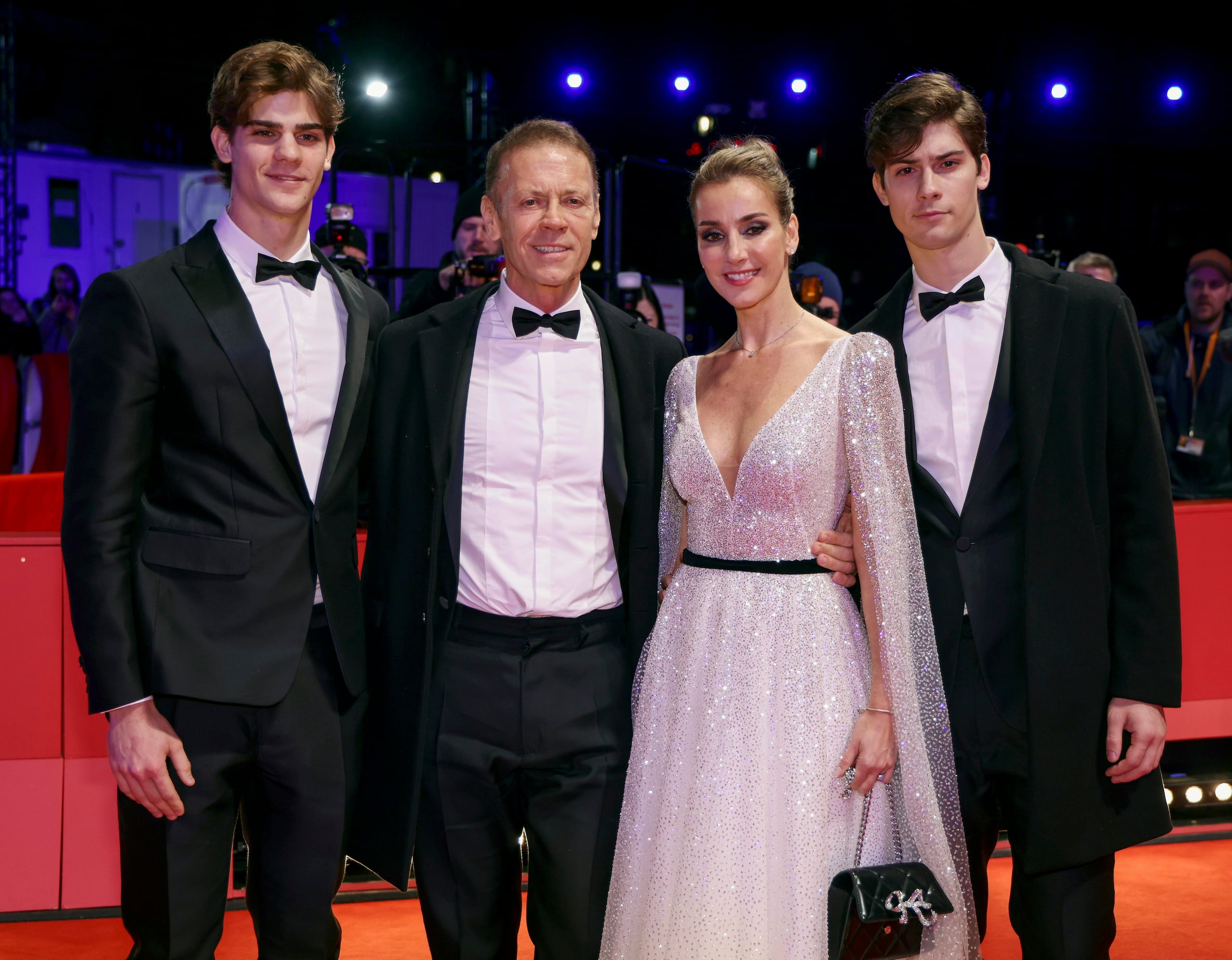 Siffredi, junto a su esposa Rosa Caracciolo y sus hijos Lorenzo Tano y Leonardo Tano a su llegada al Festival Internacional de Cine 'Berlinale' en Berlín.