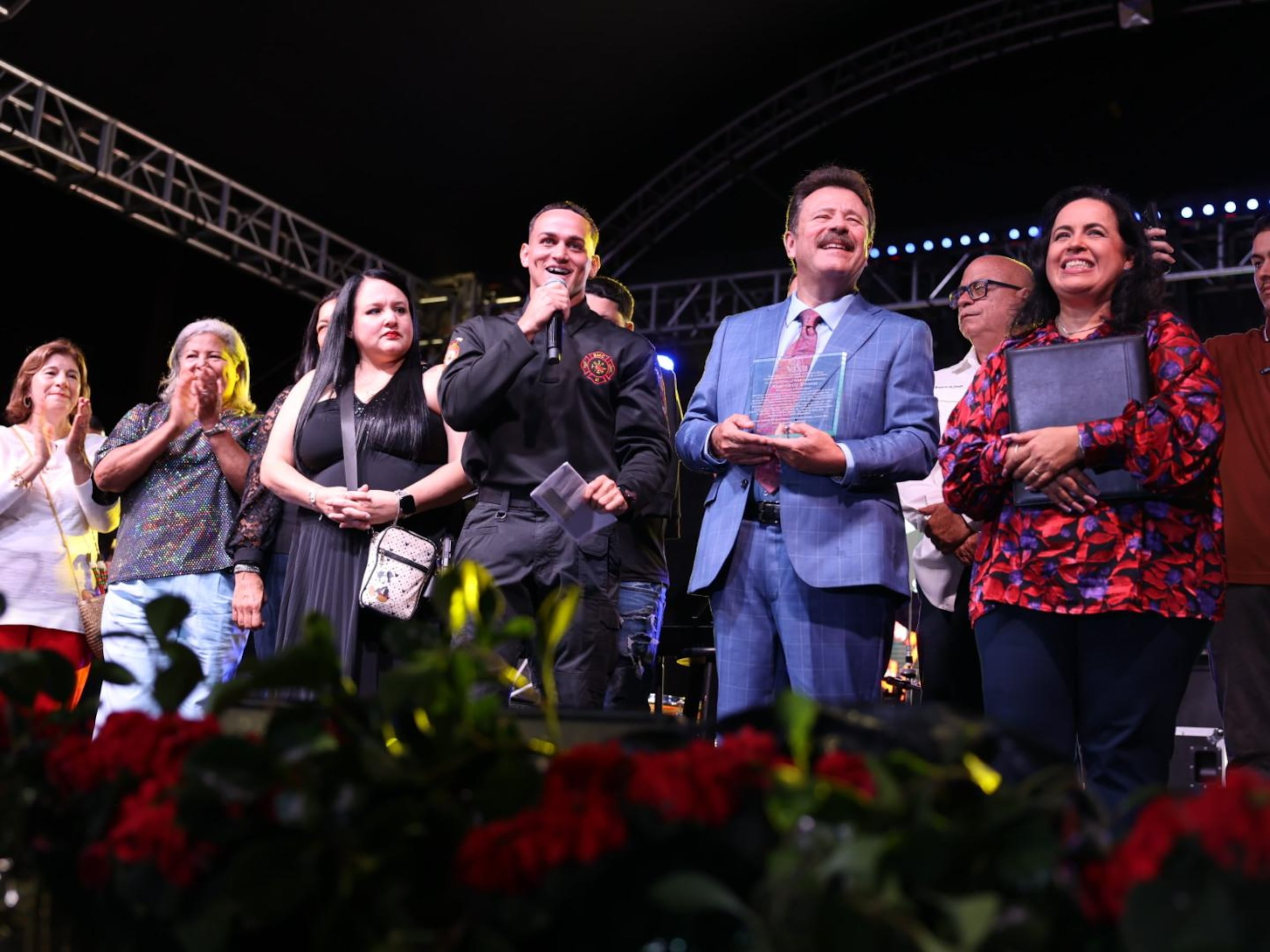 El reconocimiento se llevó a cabo durante el Encendido de la Navidad de Carolina.