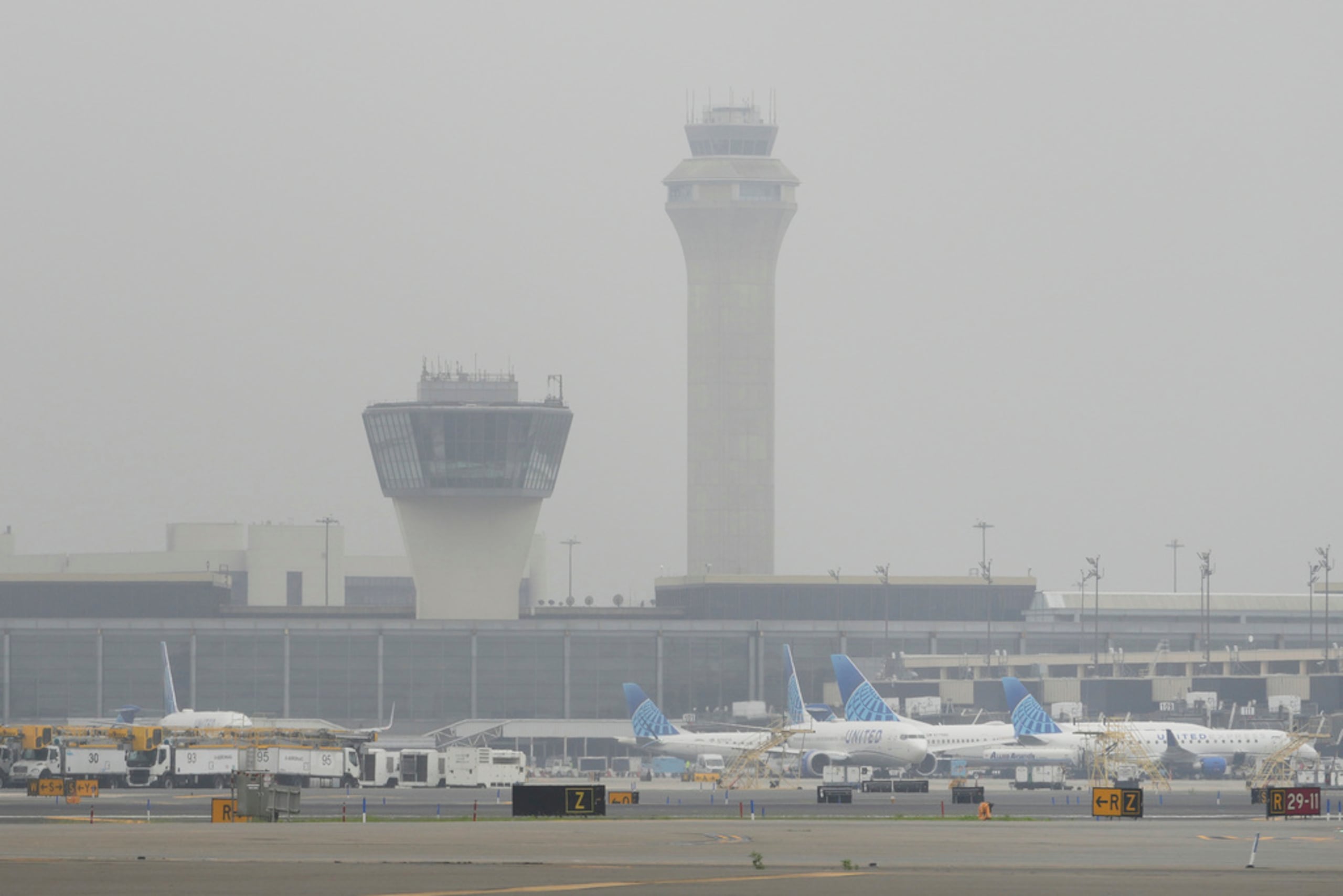United Airlines opera la mayor cantidad de vuelos desde Newark, y los 35 vuelos eliminados representan aproximadamente el 10% de su programación doméstica de ida y vuelta, según información del sitio web de la compañía.