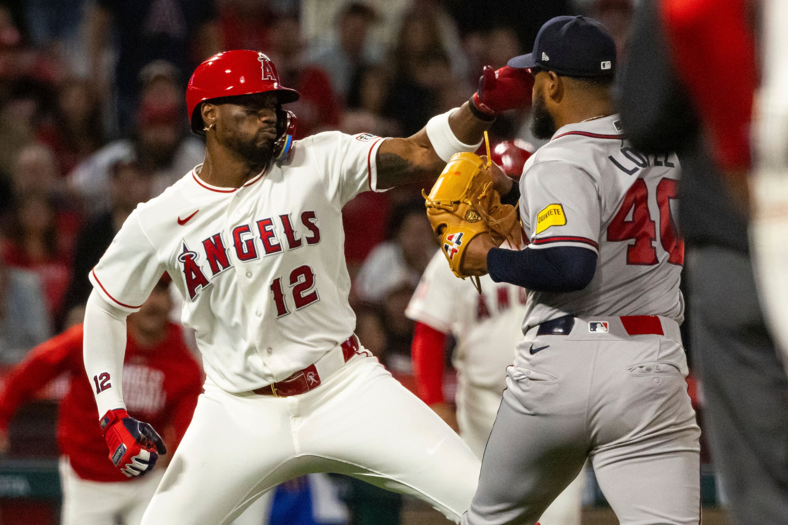 Jorge Soler, de los Angels, enfrenta a Reynaldo López, lanzador de los Braves.