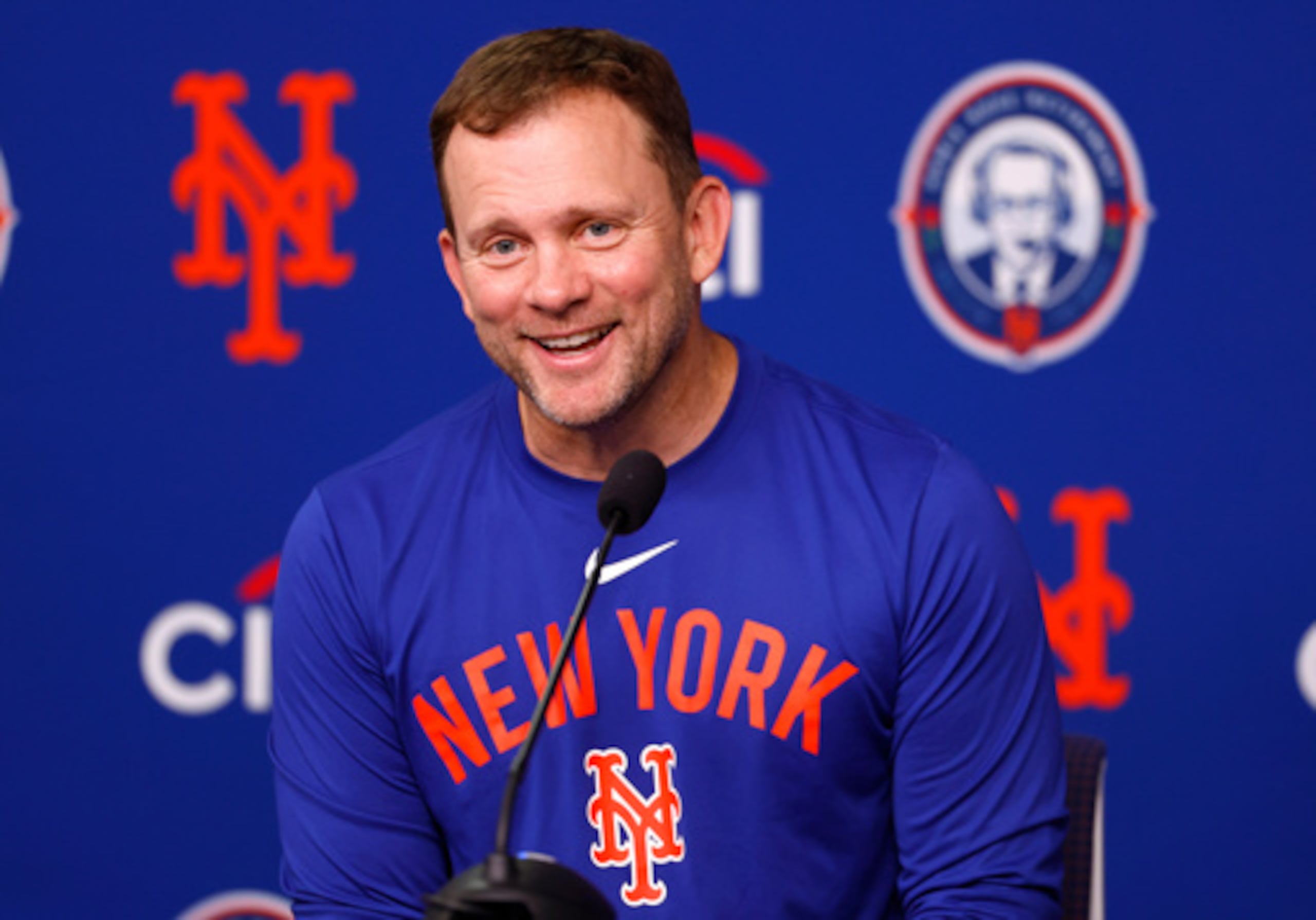 El entrenador interino de los Mets de Nueva York, Andy Green, responde a las preguntas durante una rueda de prensa celebrada el domingo 20 de septiembre de 2026 en Nueva York. (Foto AP/Noah K. Murray)