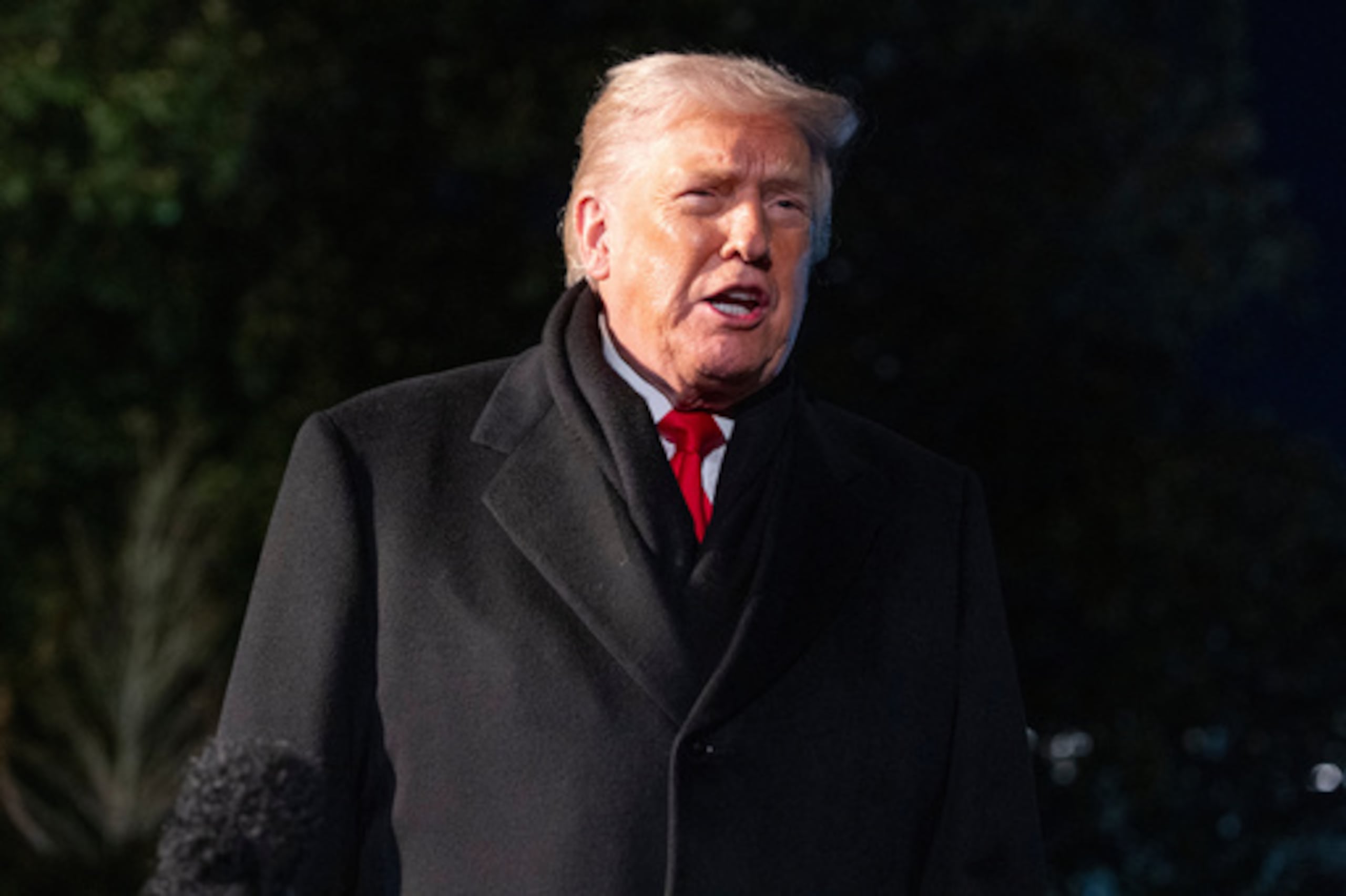 Trump a menudo intenta aumentar la presión sobre la otra parte cuando cree que puede llevar a un acuerdo favorable, y parecía feliz de hacerlo antes del foro en Davos. (AP Foto/Alex Brandon)