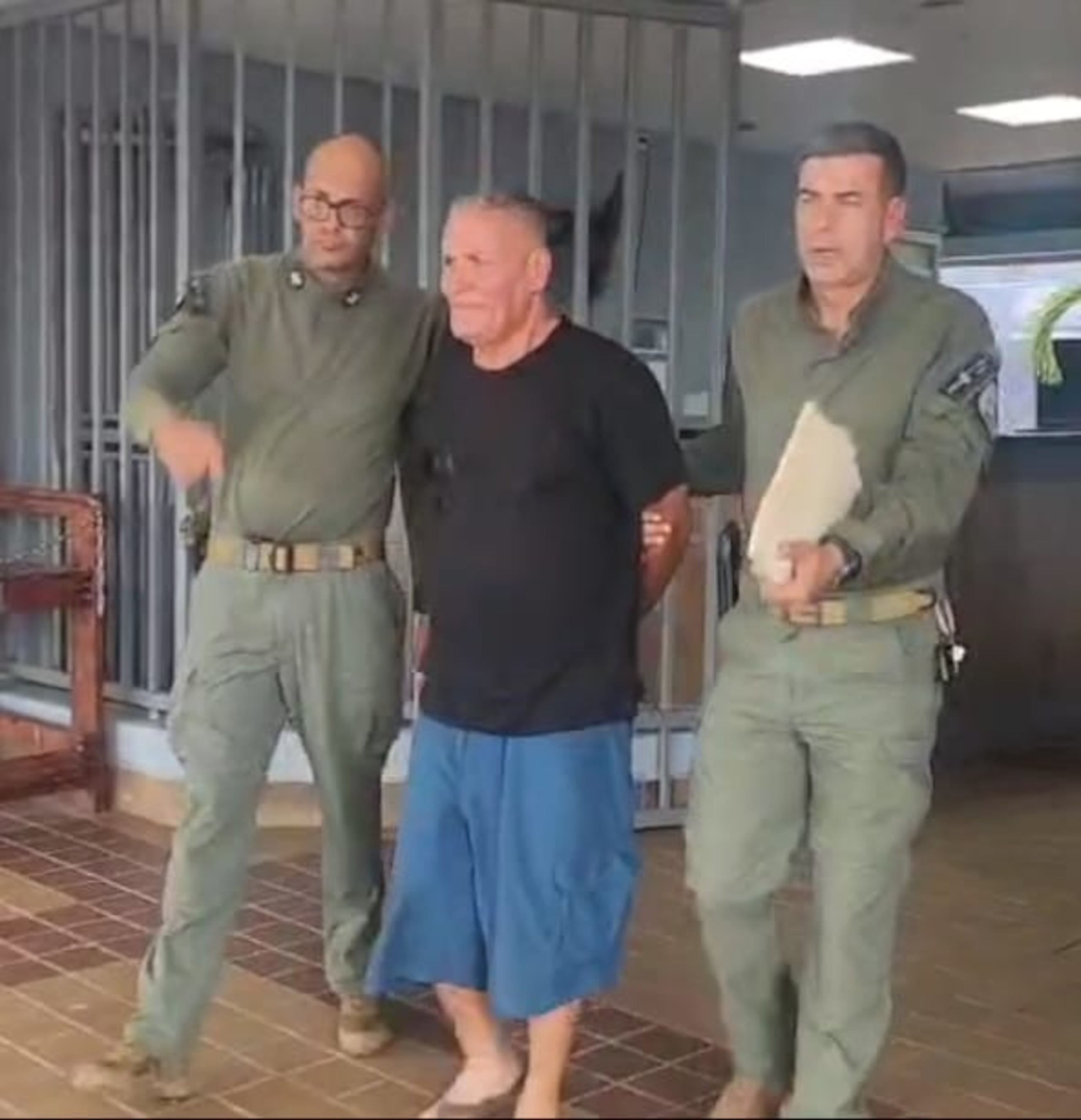 Contra Eduardo Osorio Gabriel de 64 años, pesaba una orden de arresto por hacerse pasar por el dueño de una propiedad la cual alquiló con opción a compra en la urbanización Levittown, en Toa Baja.