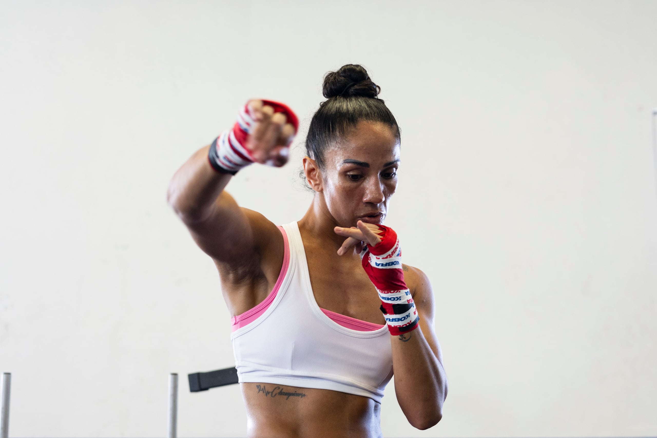 Amanda Serrano en un entrenamiento en Carolina rumbo a su defensa titular este 3 de enero en el Coliseo Roberto Clemente.