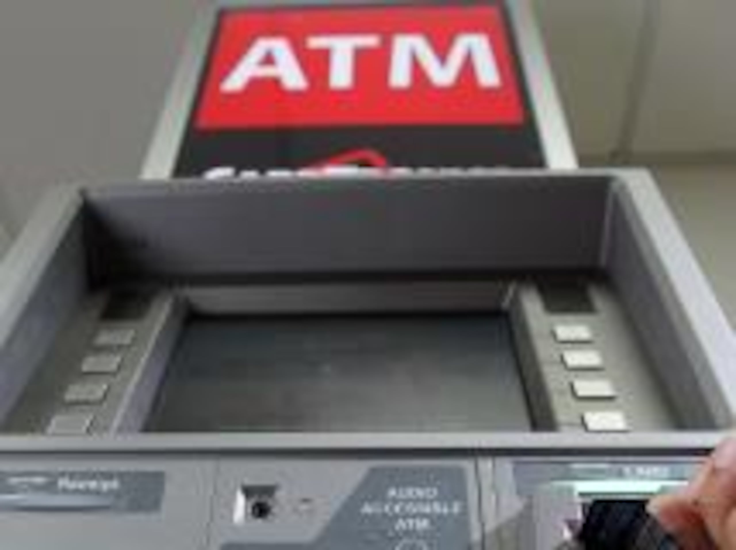 Durante el escalamiento se apropiaron de $2,500.00 del cajero automático. (Archivo)