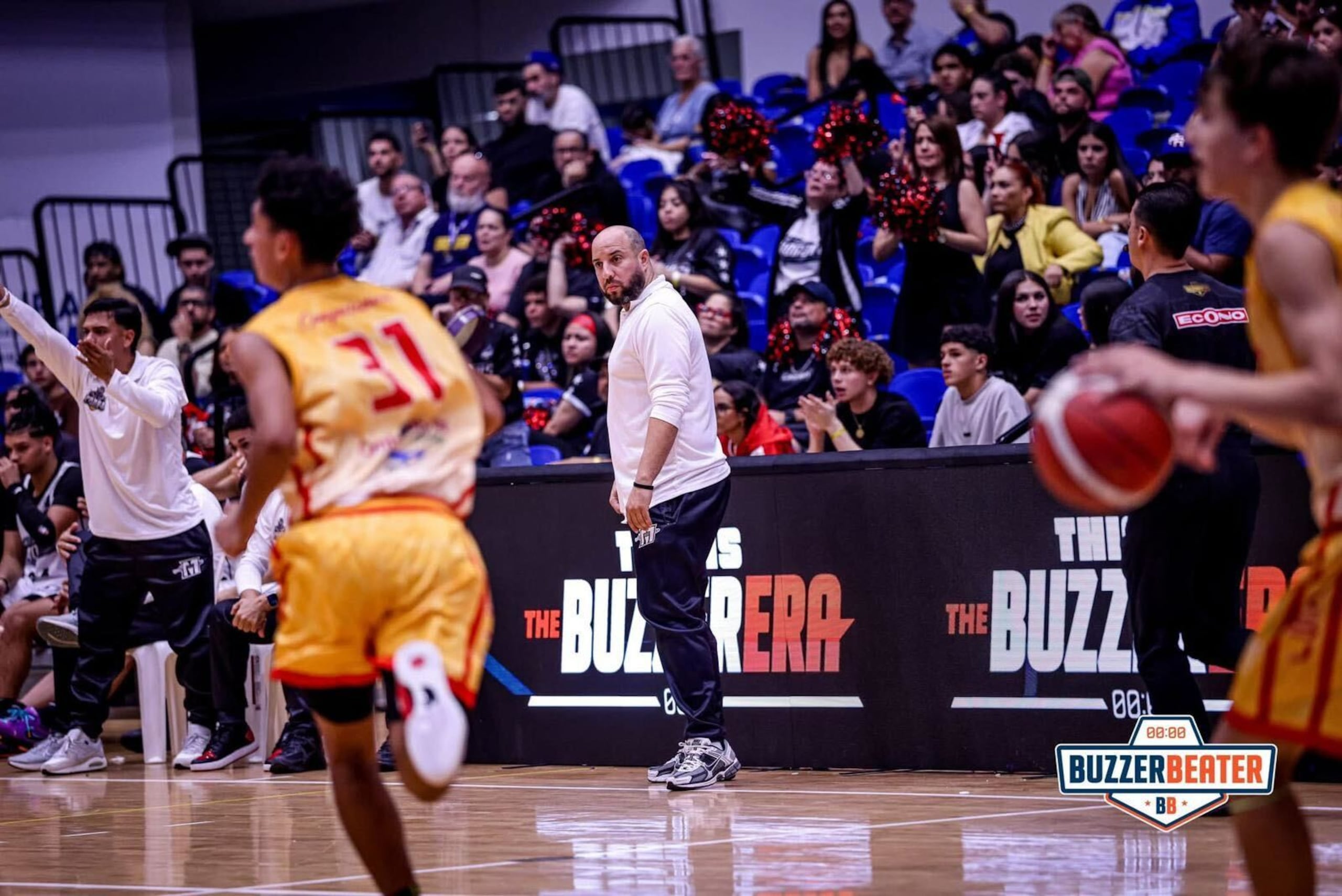 Carlos González dirigió al equipo junior masculino de Puerto Rico Bilingual Sports Academy en el Top Ranked Buzzer Beater.