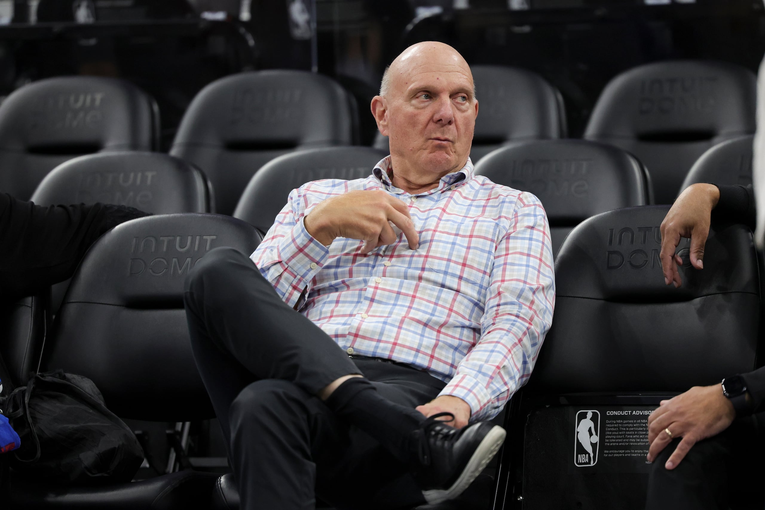 El dueño de los Clippers de Los Ángeles, Steve Ballmer.