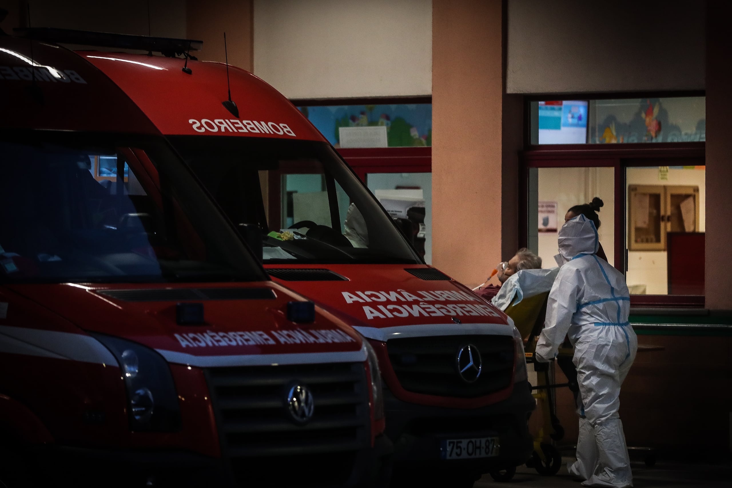 Al menos ocho personas resultaron heridas en el incidente, a las afueras del estadio RCDE en Barcelona.