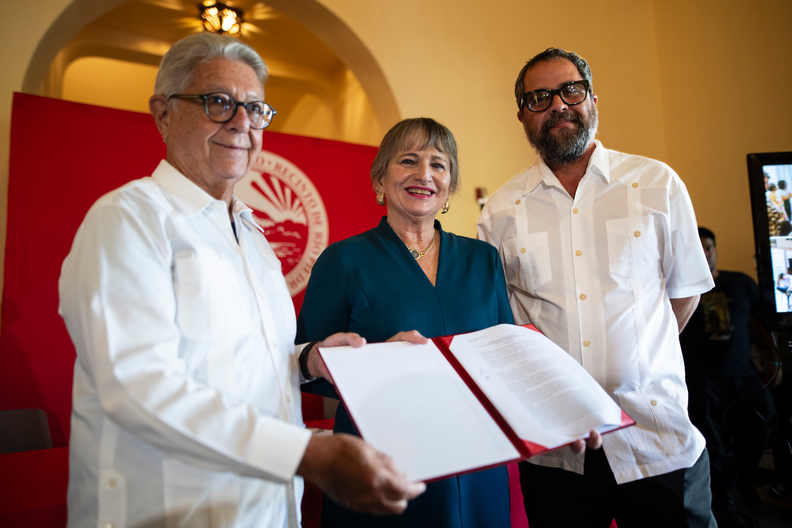 En la foto, Alexis Massol, Angélica Varela y Arturo Massol