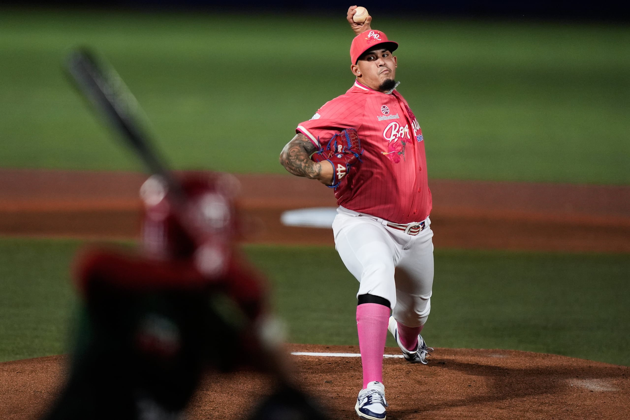 Eduardo Rivera lanza por los Cangrejeros frente a los Charros en la Serie del Caribe 2026.