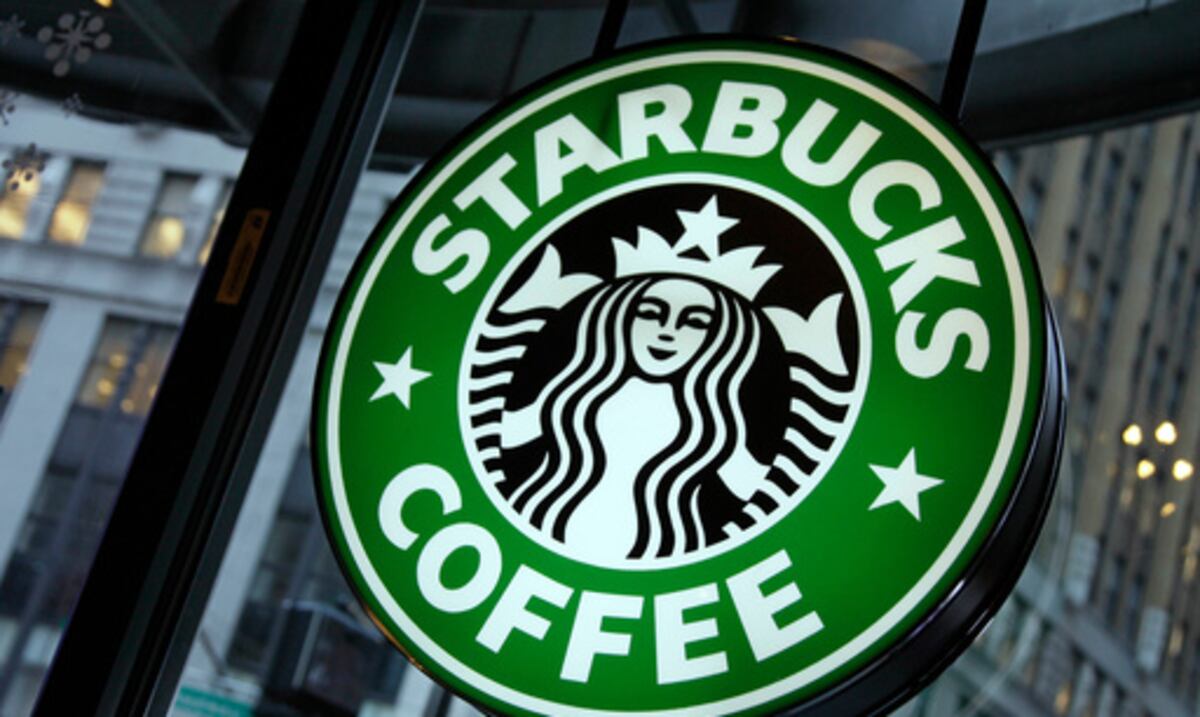 Starbucks recorta 300 puestos corporativos y cierra cuatro oficinas en Estados Unidos
