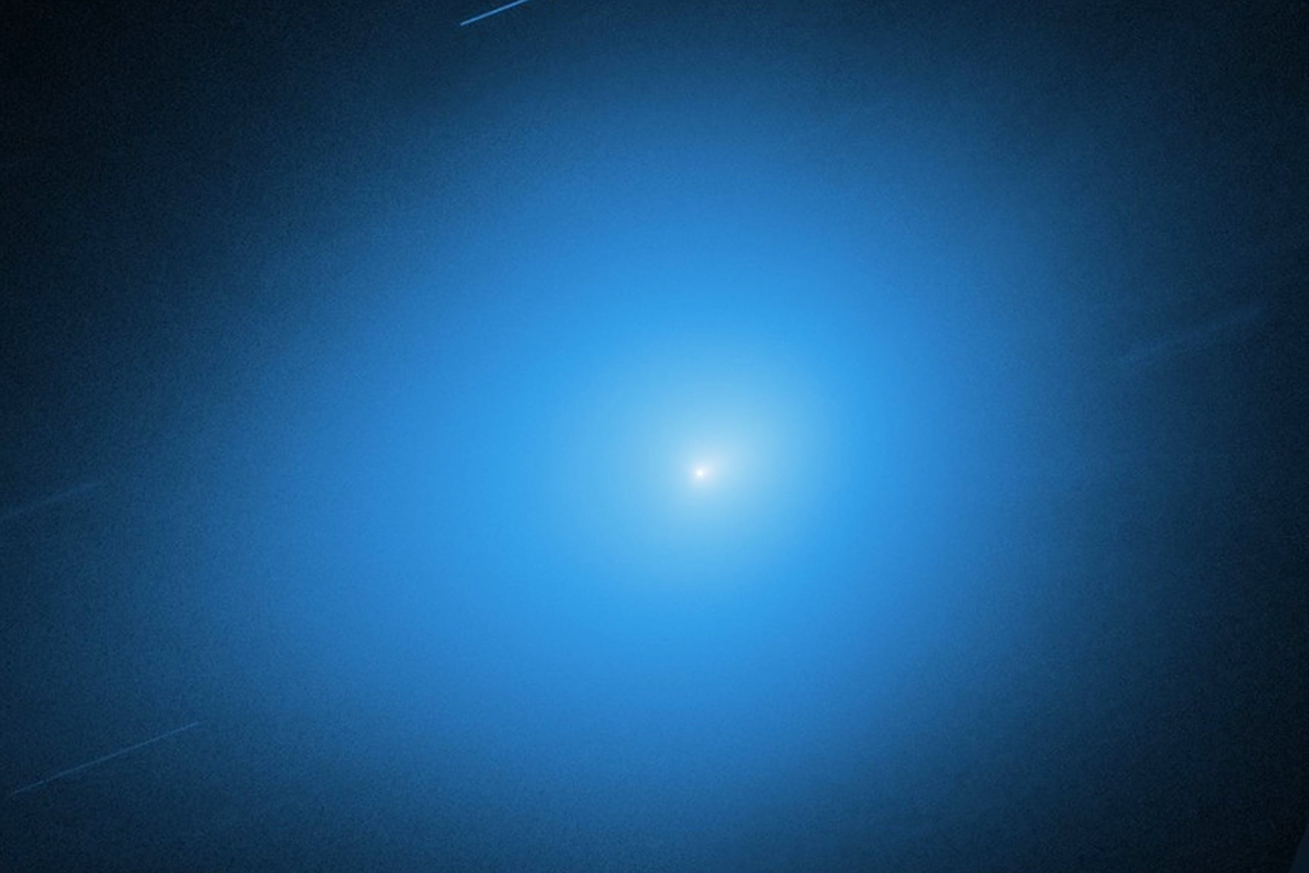 Esta imagen, proporcionada por la NASA, muestra el cometa interestelar 3I/Atlas captado por el Telescopio Espacial Hubble el 30 de noviembre de 2025, a unos 286 millones de kilómetros (178 millones de millas) de la Tierra. (NASA, ESA, STScI, D. Jewitt (UCLA), M.-T. Hui (Observatorio Astronómico de Shanghái), J. DePasquale (STScI) vía AP)