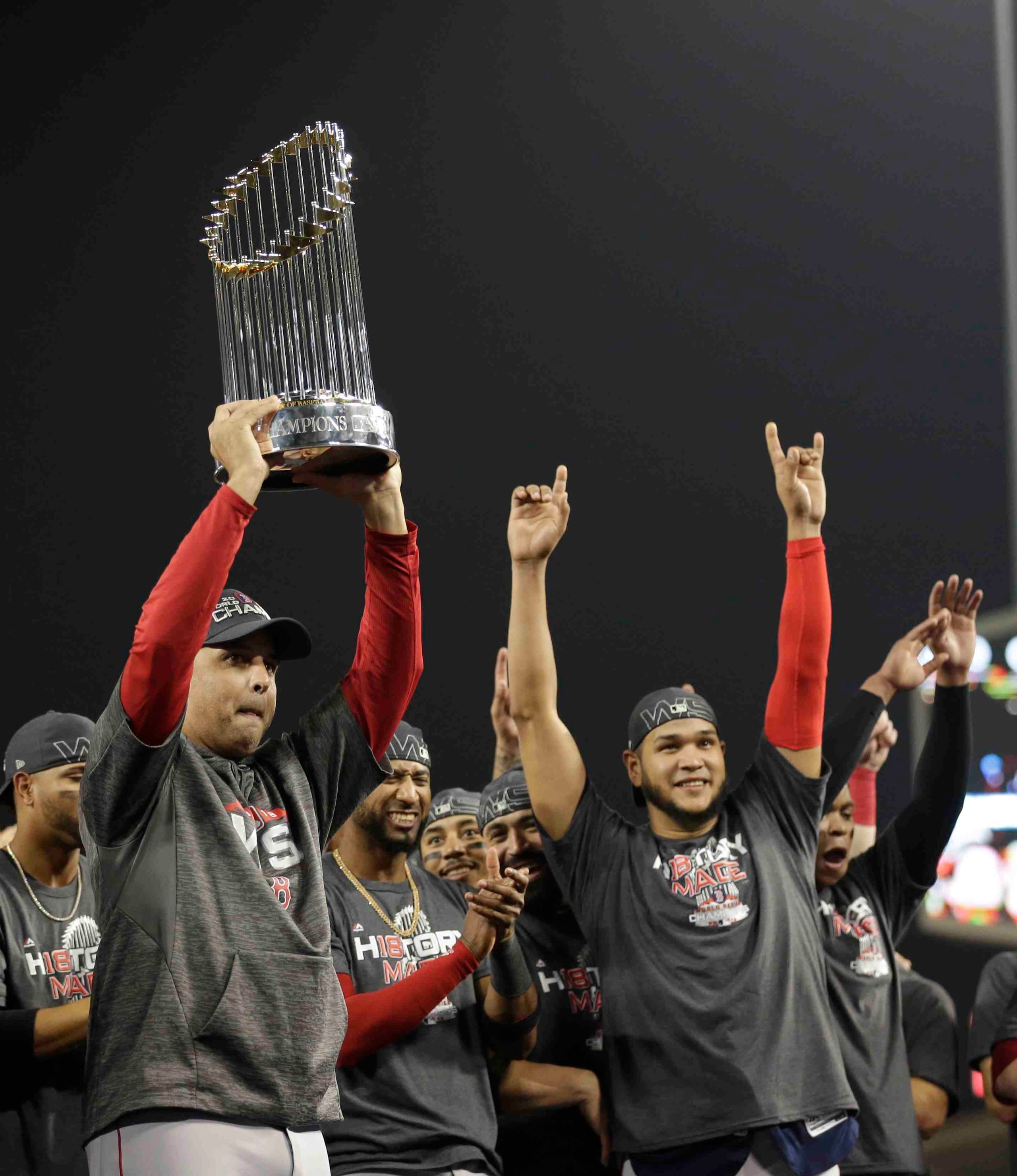 Alex Cora es apenas el quinto dirigente novato en la historia de las Mayores que gana la Serie Mundial en su primera temporada como mentor. (AP / Jae C. Hong)