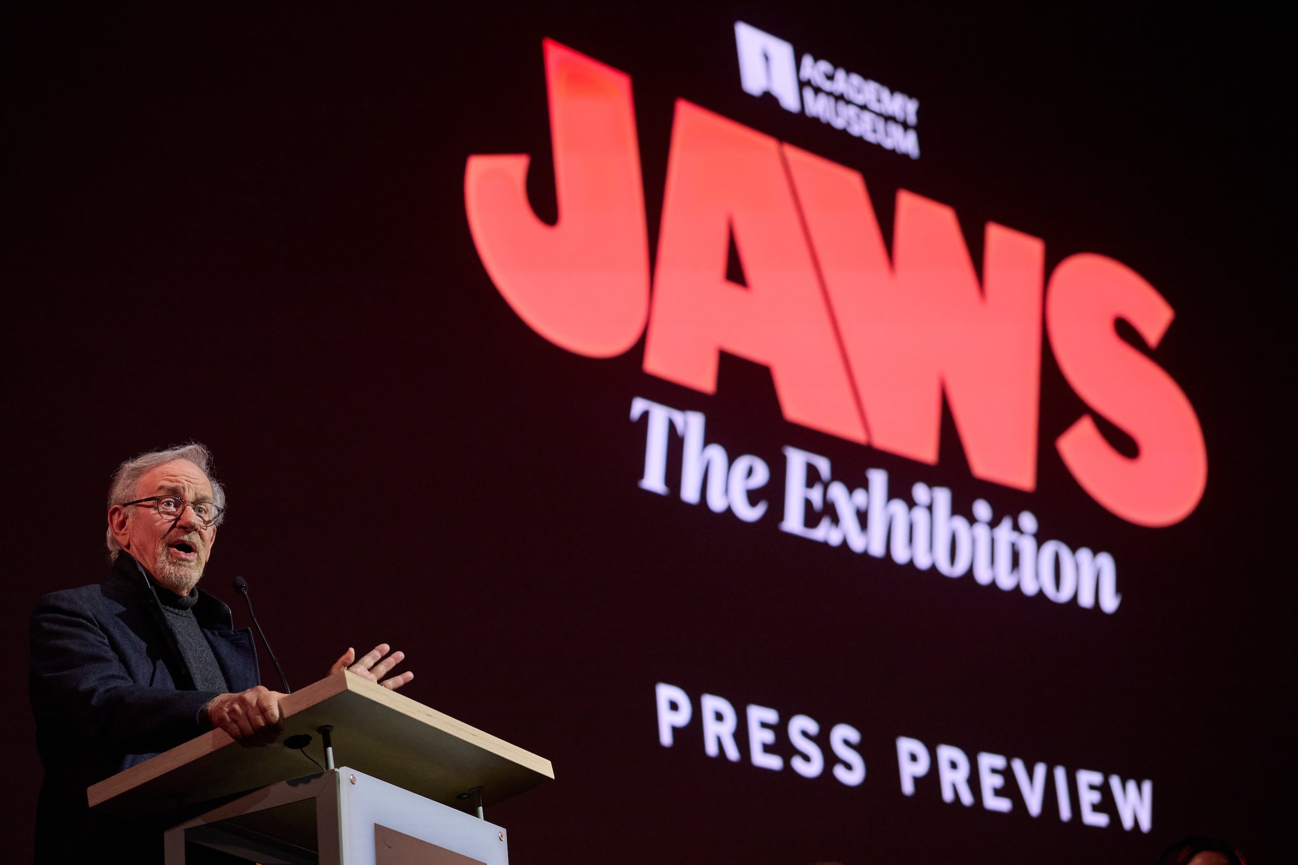 Siguiendo la estructura de la película, 'Jaws: The Exhibition' busca sumergir en el set de grabaciones al público.
