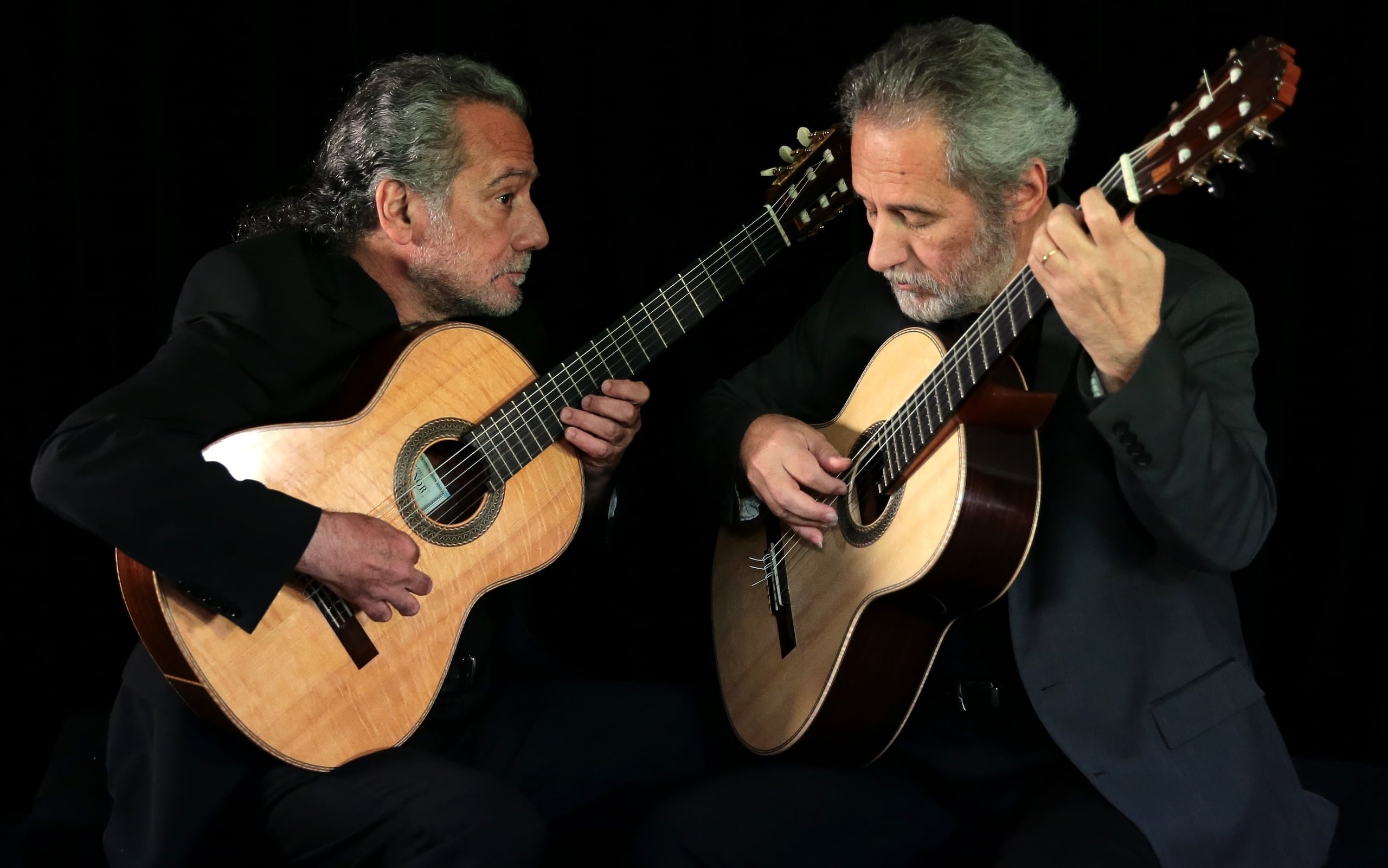 El dúo de Sérgio y Odair Assad ha sido galardonado con varios premios Grammy y Latin Grammy.