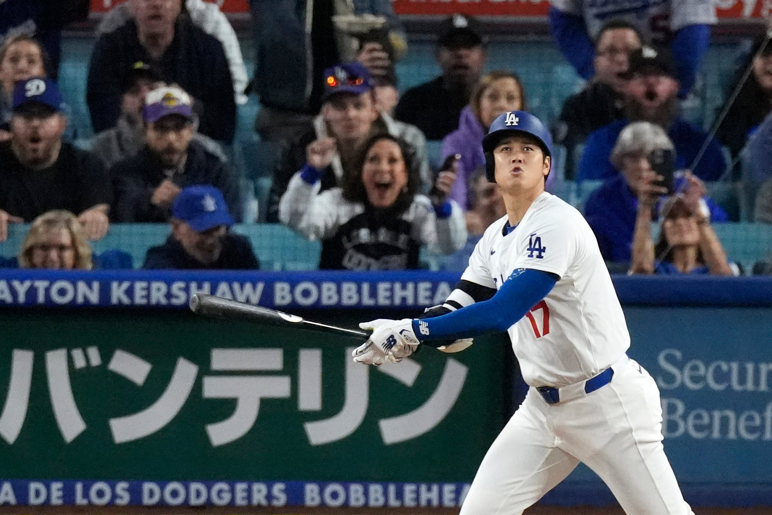 El japonés Shohei Ohtani es el pelotero mejor pagado del béisbol con un salario promedio por año de $70 millones.