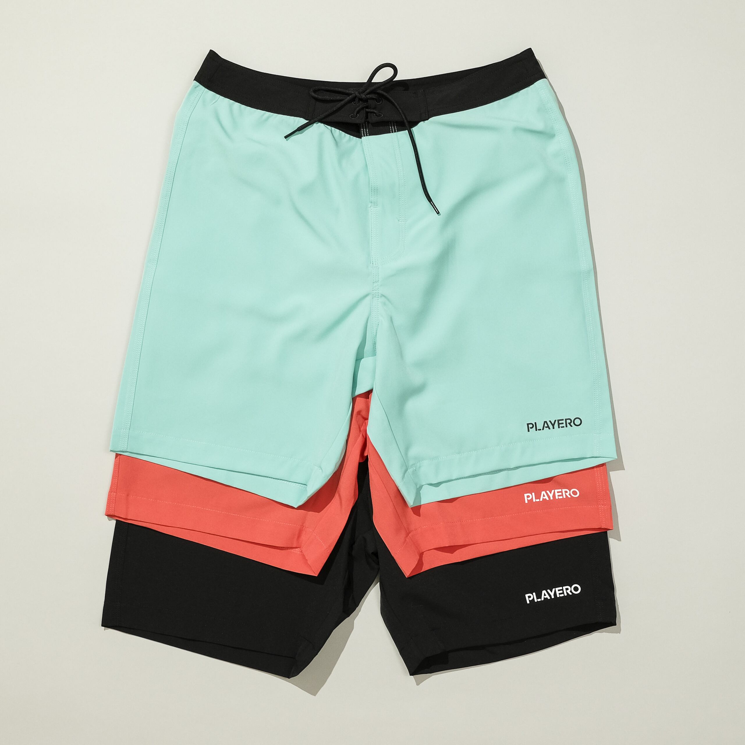 Boardshorts para chicos de Playero, en el segundo nivel. (Suministradas)