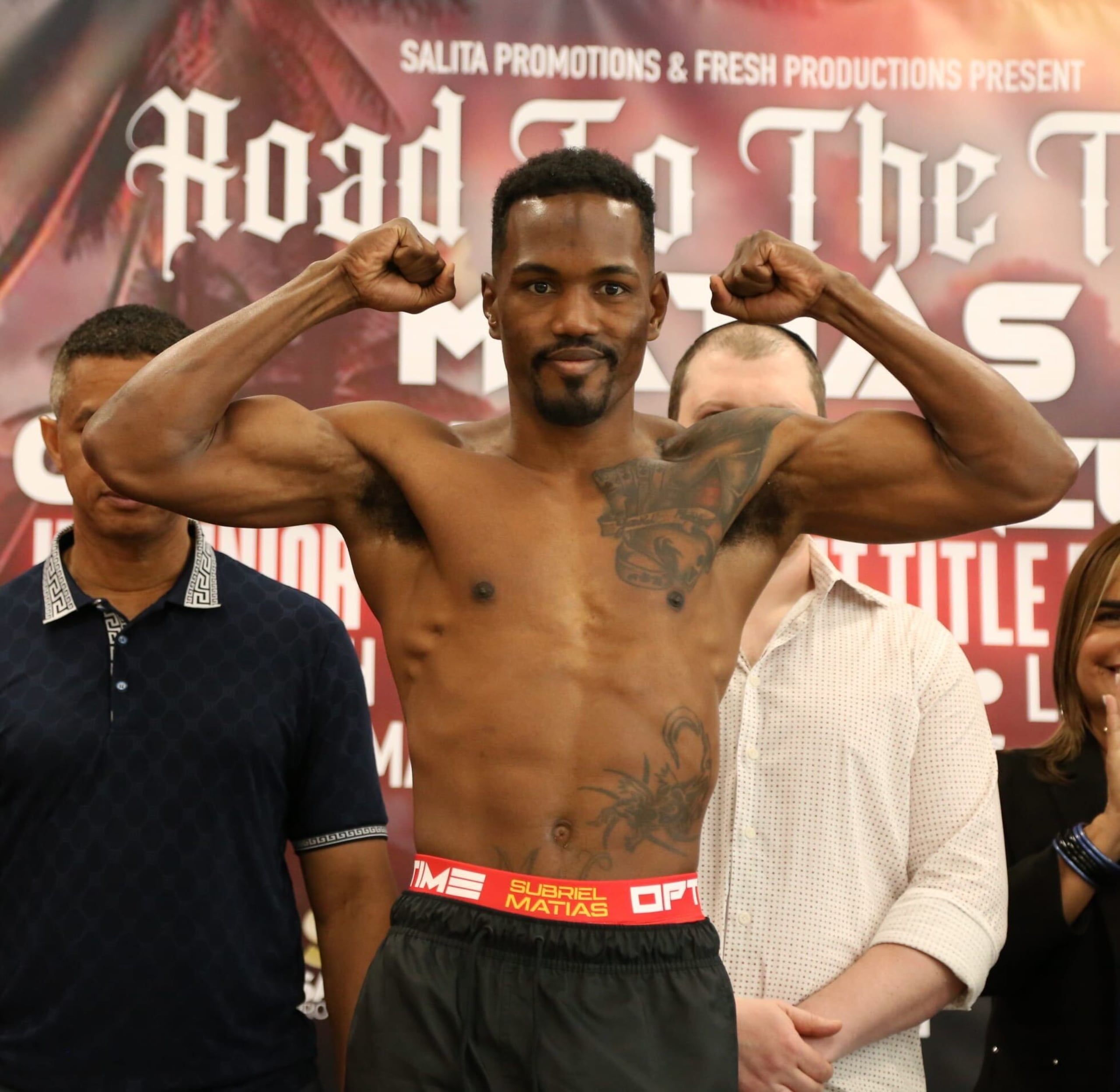 Subriel Matías durante el pesaje para su pelea contra Gabriel Gollaz Valenzuela.