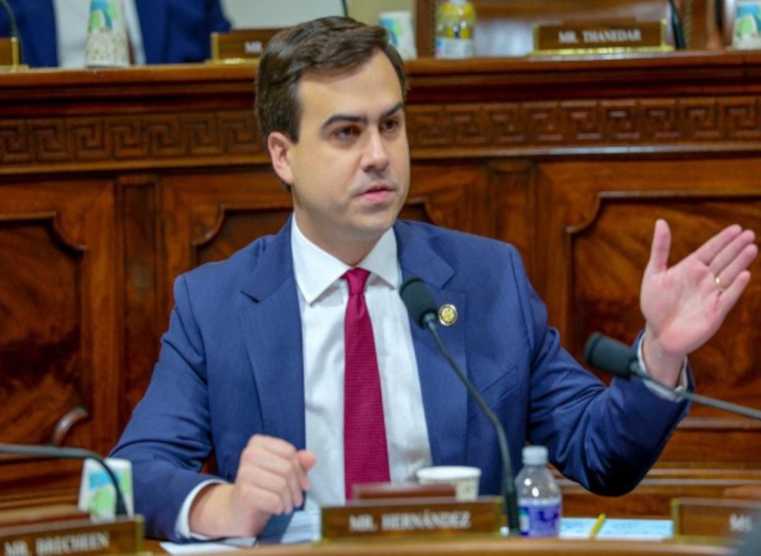 El Comisionado solicitó además información detallada sobre el alcance de los pagos indebidos, los procesos de recuperación, las medidas correctivas y las acciones de rendición de cuentas.