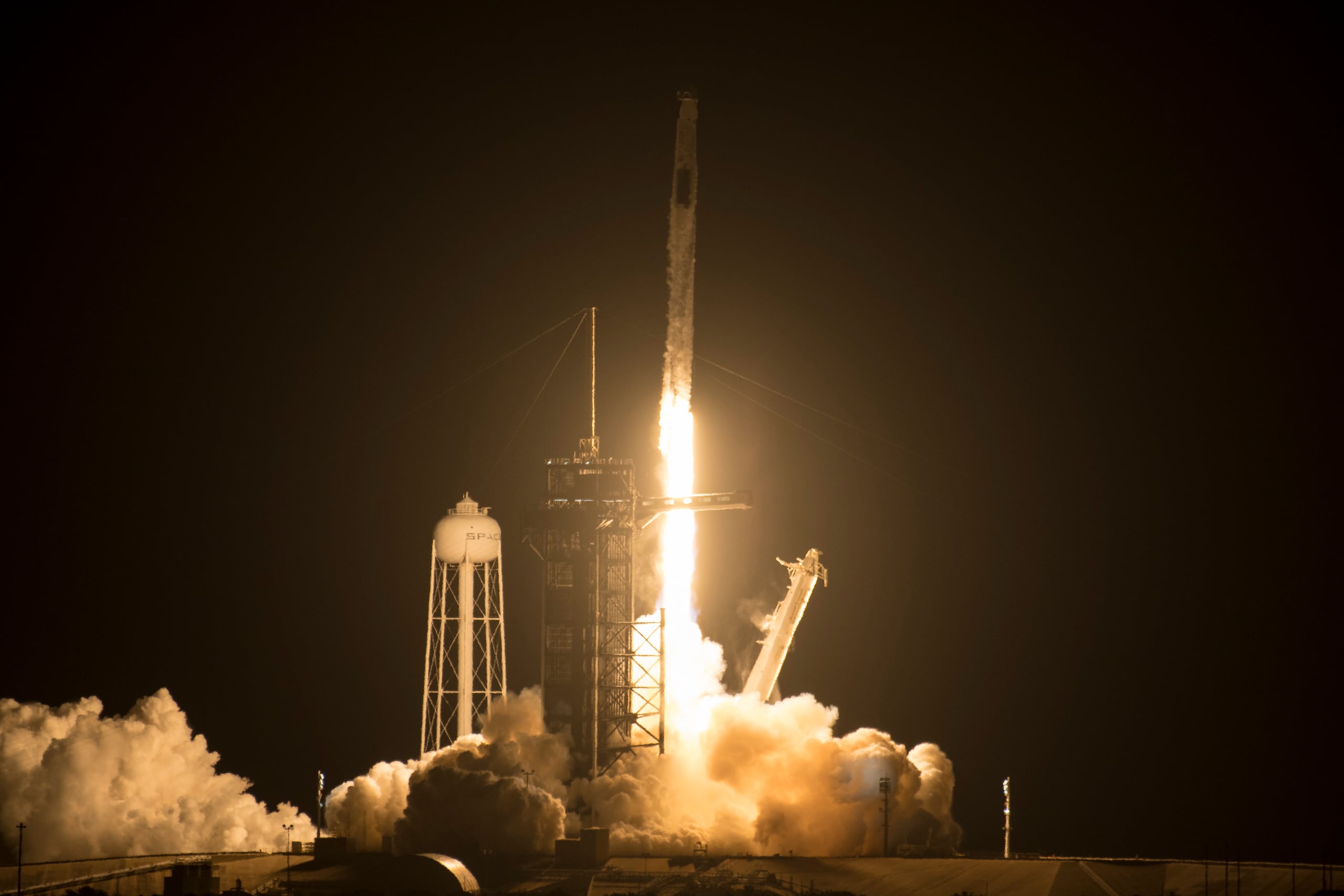 Seúl tiene un contrato con SpaceX para lanzar otros cuatro satélites espía entre ahora y 2025, según la Administración del Programa de Adquisiciones de Defensa de Corea del Sur.