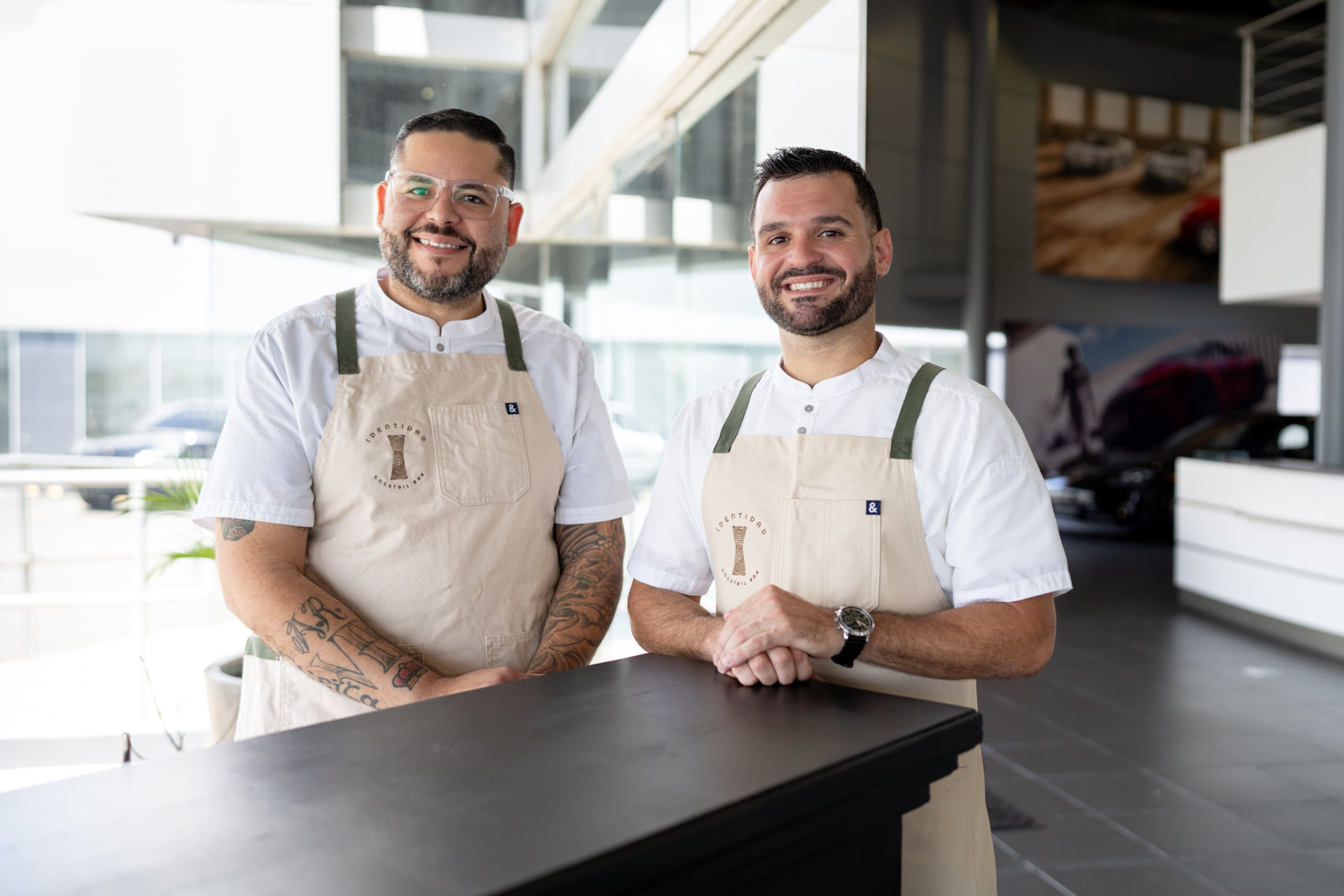 Edrick Colón y Stephen Alonso, cofundadores de Identidad Cocktail Bar