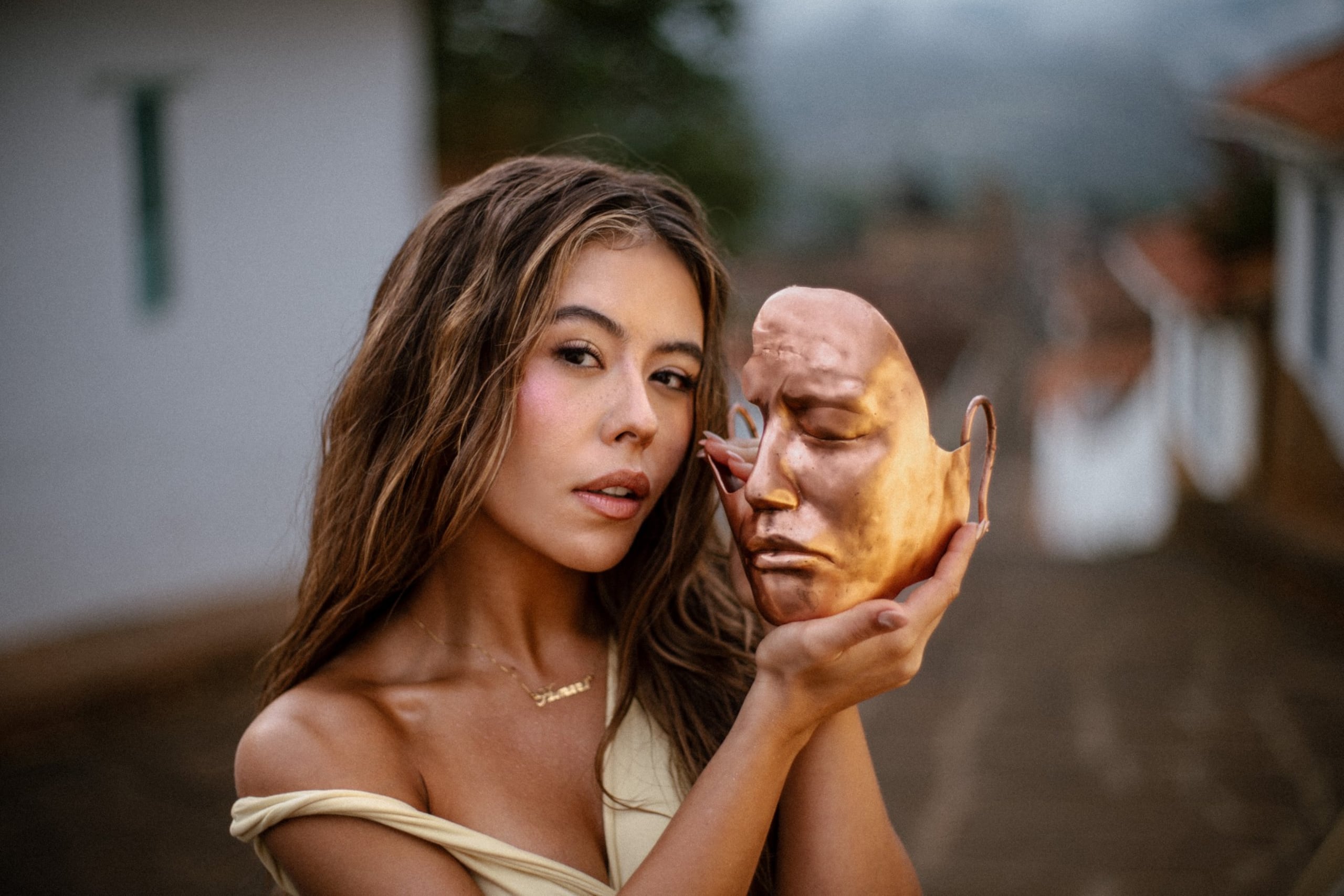 Visitó la Isla el año pasado para asistir a la residencia de Bad Bunny en el Choliseo y recientemente pudo cantar allí mismo junto a su compatriota Carlos Vives.